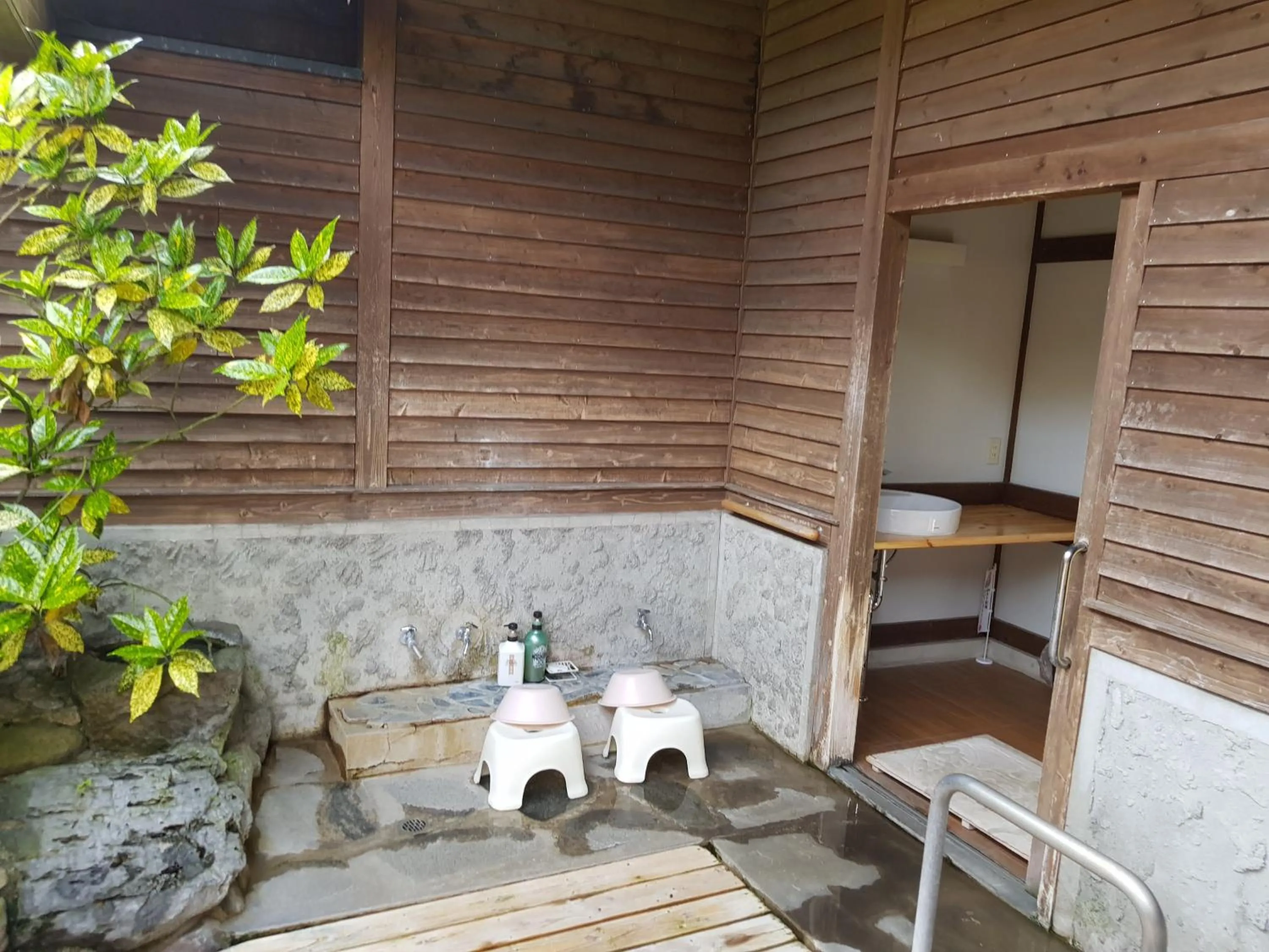 Hot Spring Bath in Yufuin Onsen Hasuwa Inn