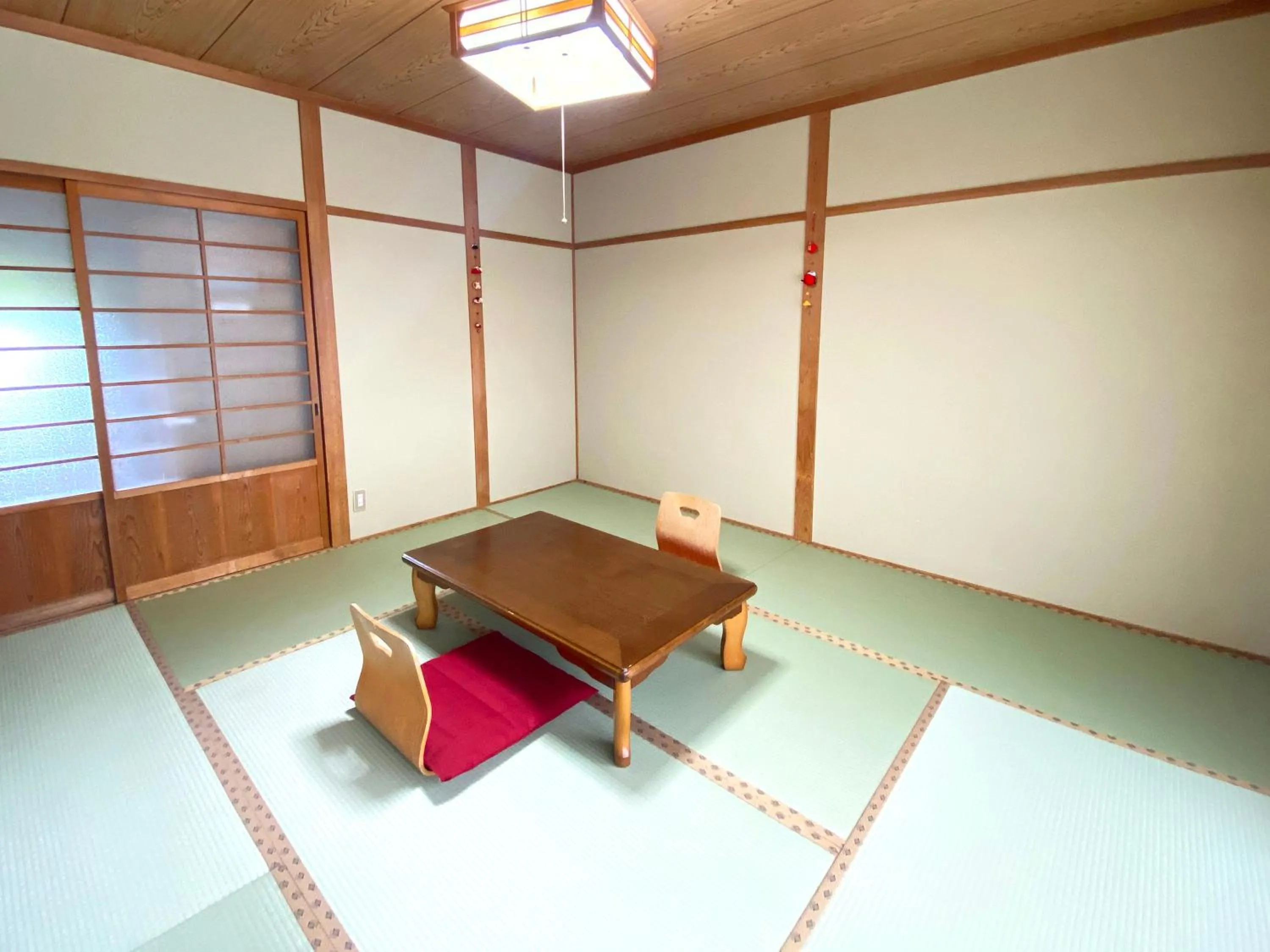 Photo of the whole room in Yufuin Onsen Hasuwa Inn