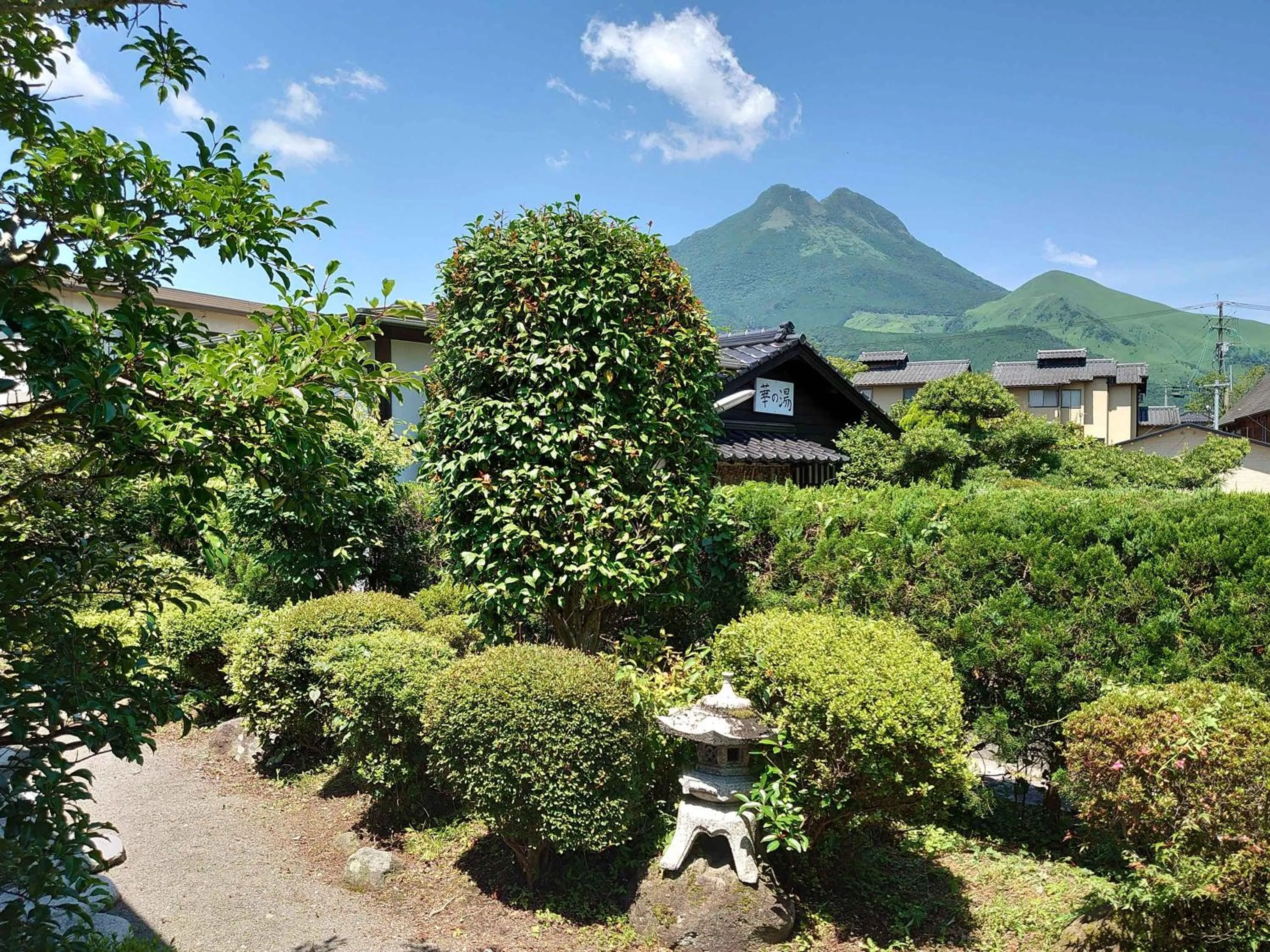 Mountain view in Yufuin Onsen Hasuwa Inn