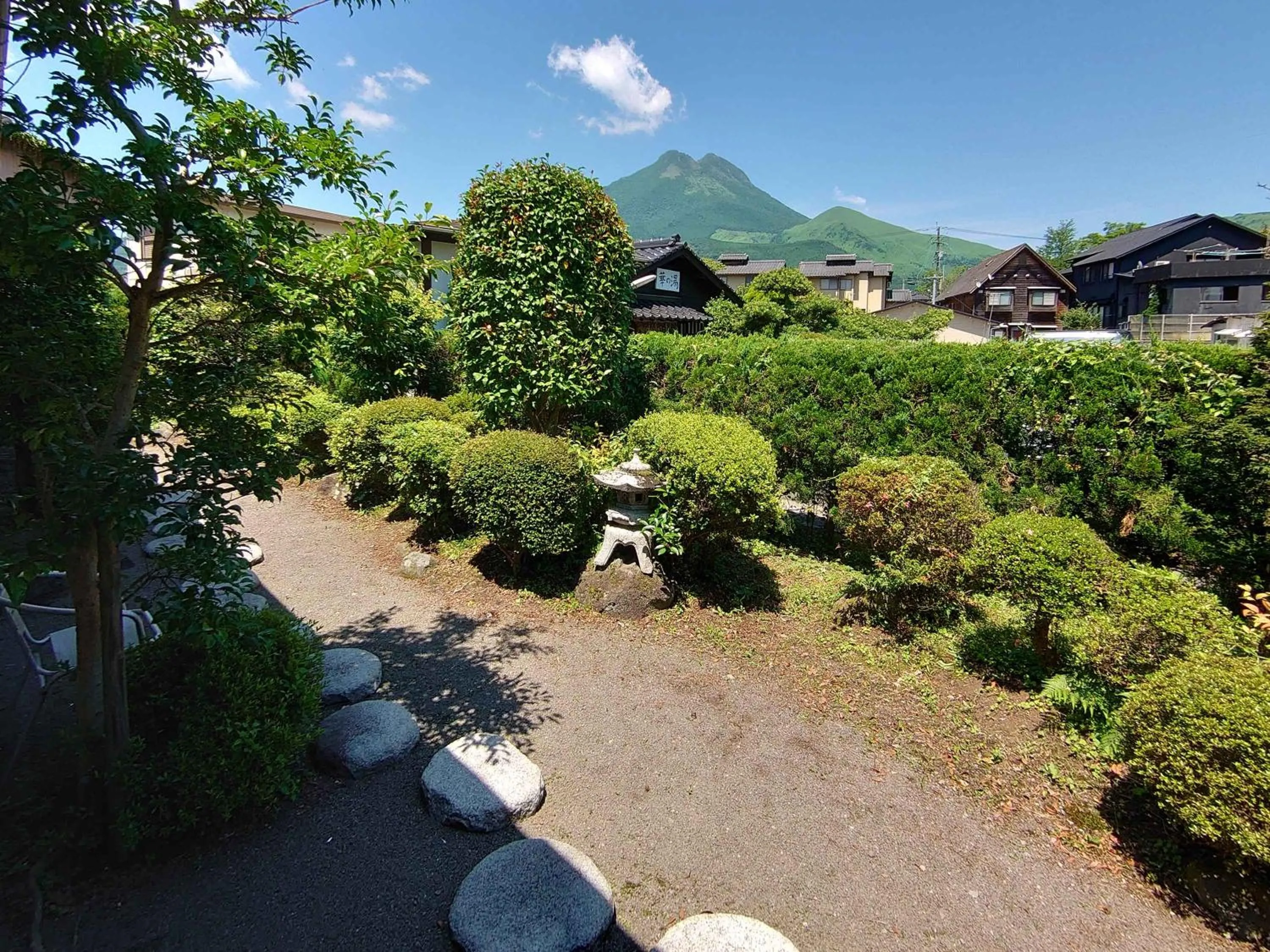 Mountain view in Yufuin Onsen Hasuwa Inn