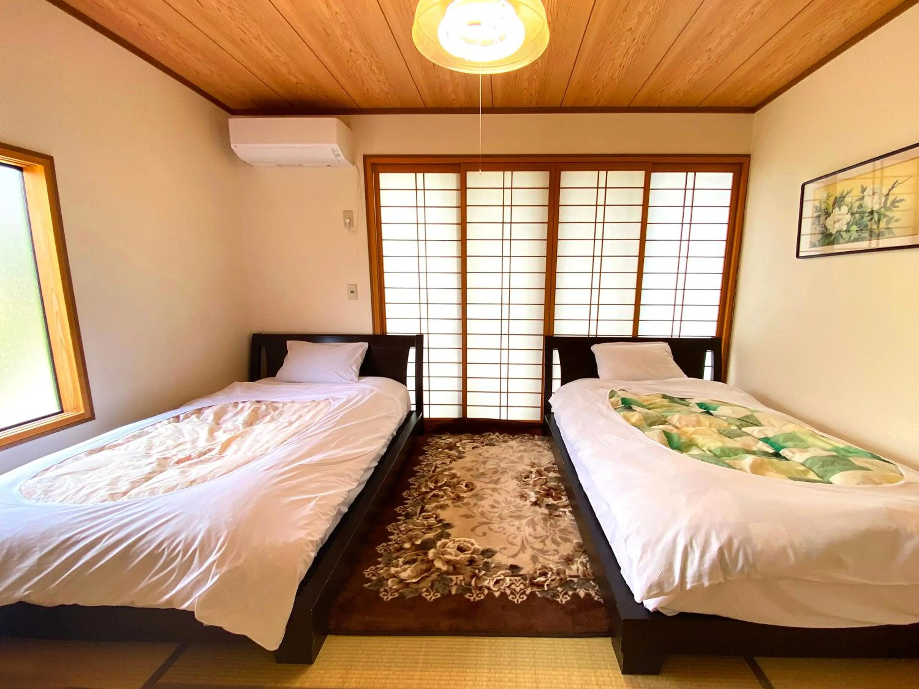 Photo of the whole room, Bed in Yufuin Onsen Hasuwa Inn