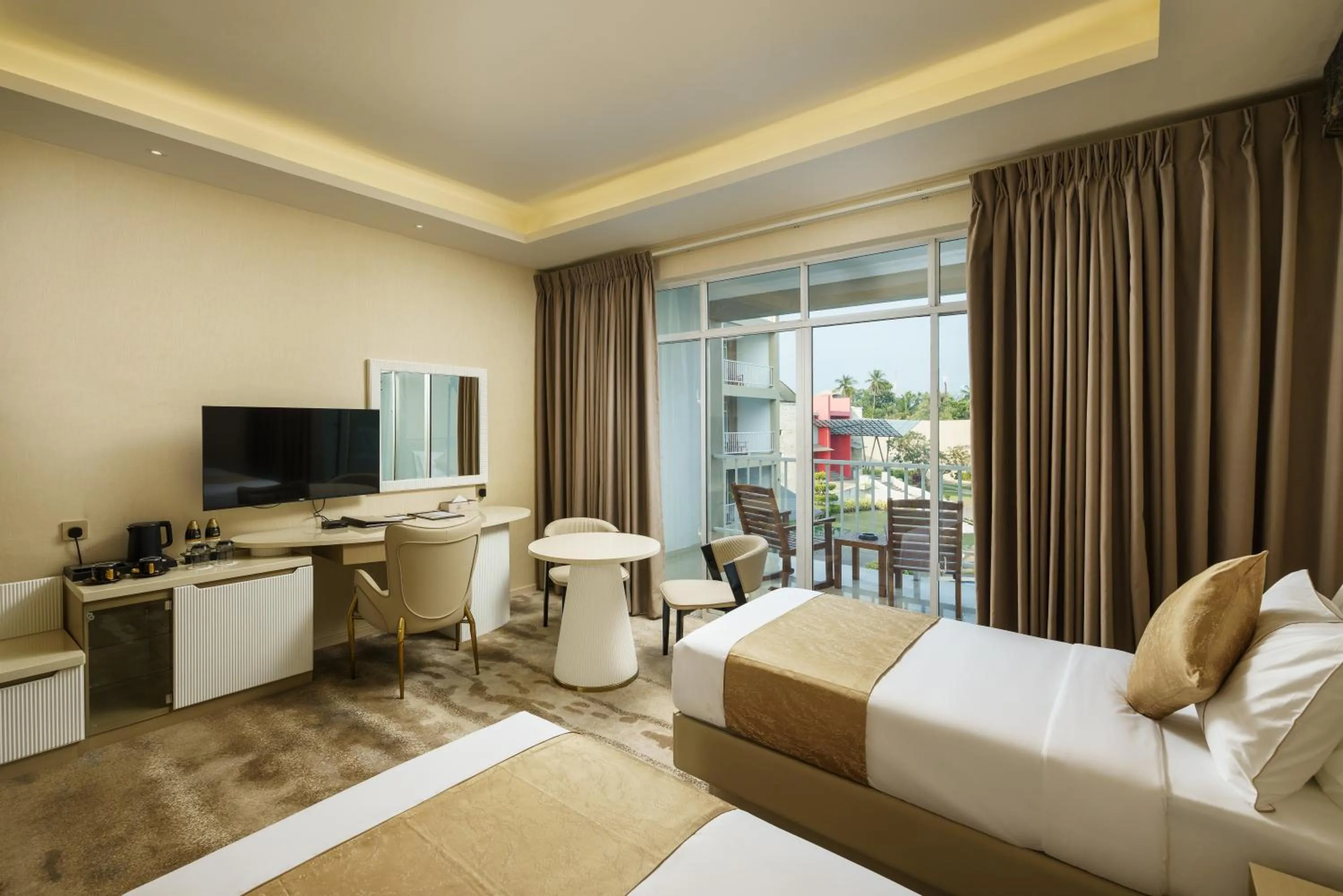 Bed in Avenra Gardens Hotel