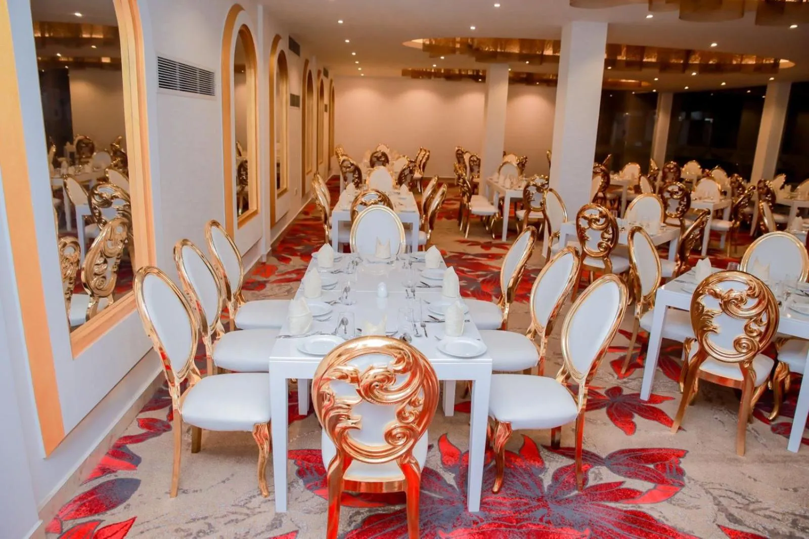 Restaurant/places to eat in Avenra Gardens Hotel