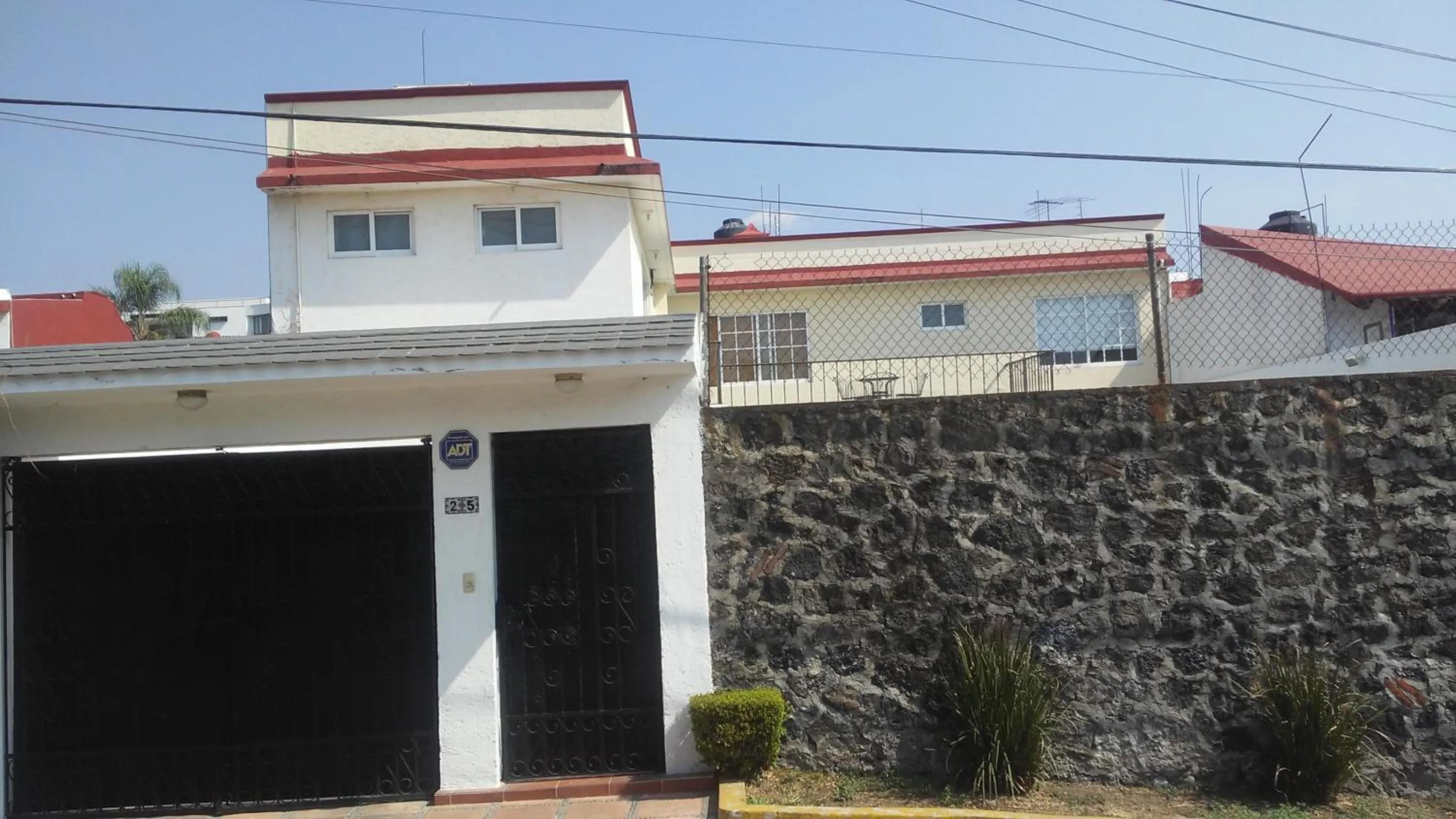 Casa privada para descanso, se renta para 8 personas completa Y tambien por habitacion con baño privado para 2 o 4 personas compartiendo areas comunes