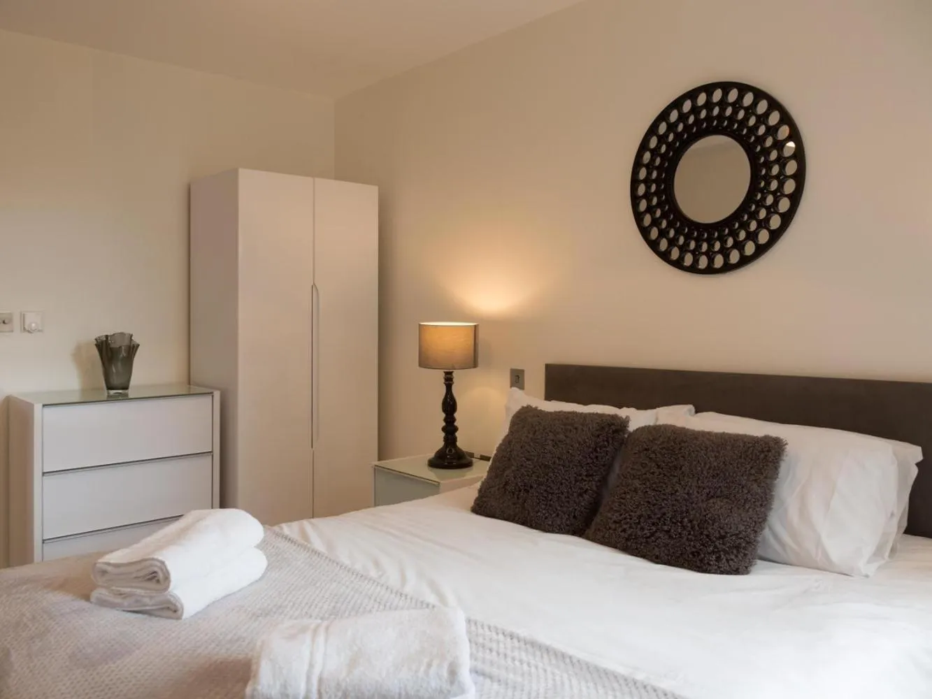 Bedroom, Bed in Central Tower Bridge Apartment