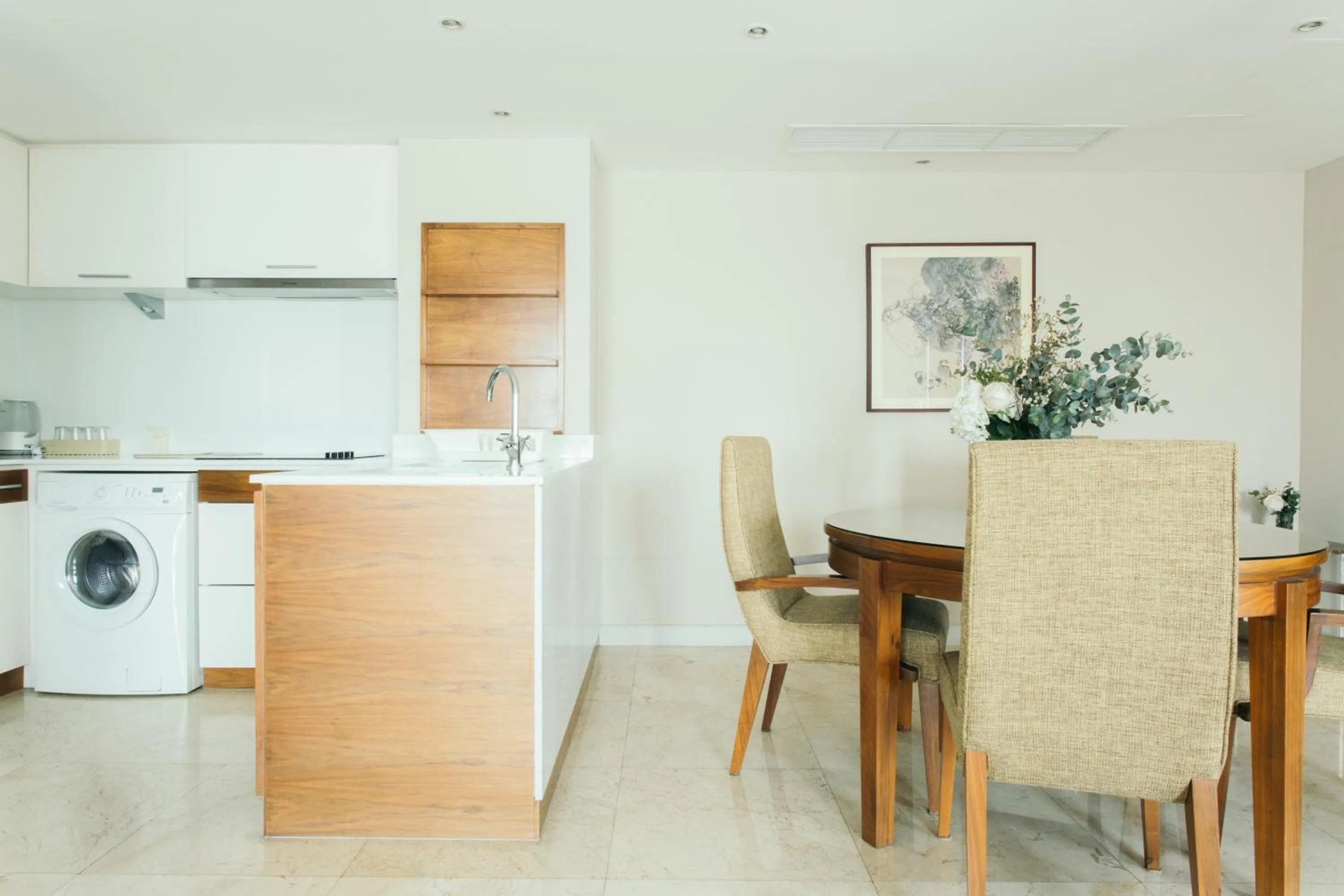 Dining area in Thomson Residence Hotel