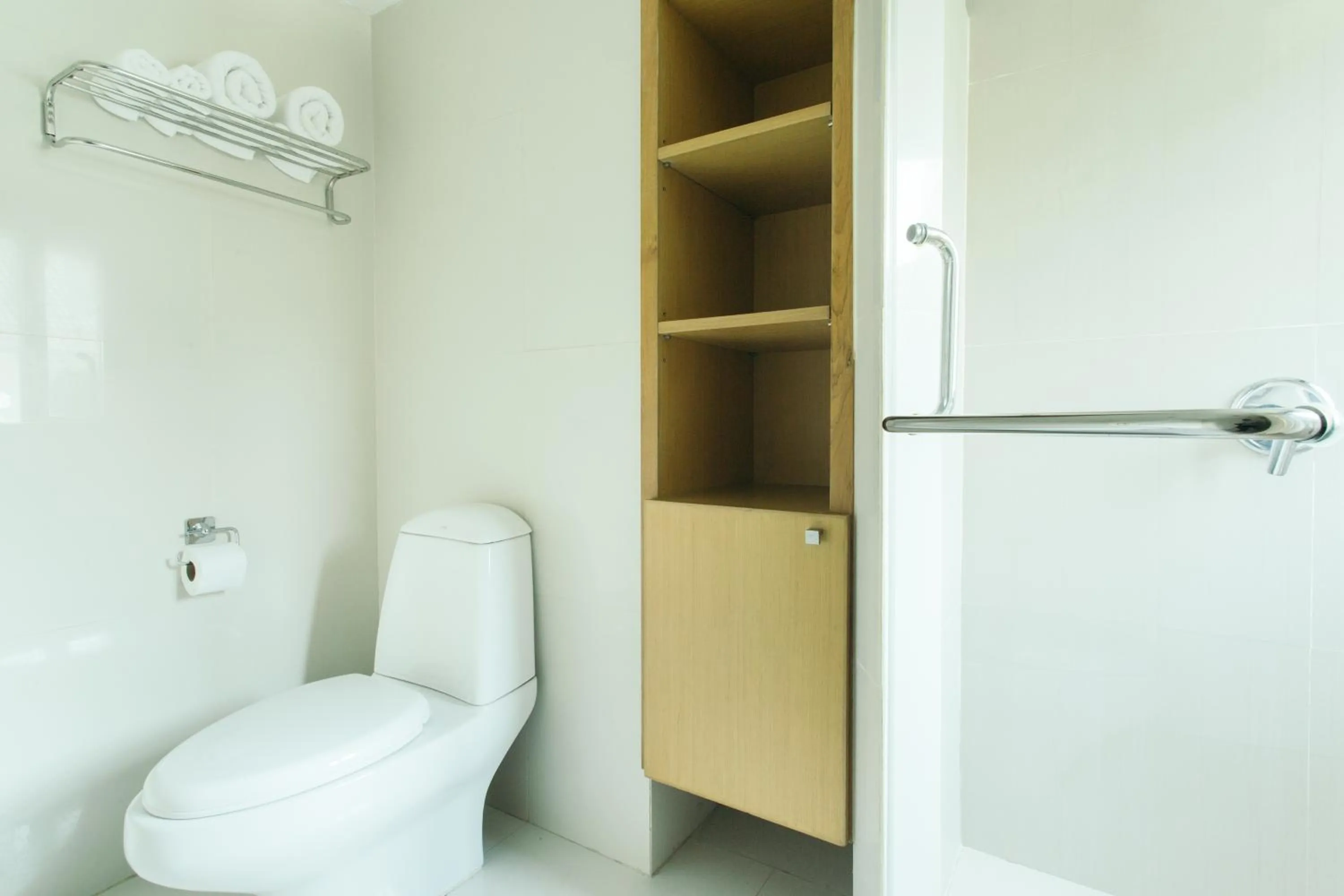 Toilet in Thomson Residence Hotel