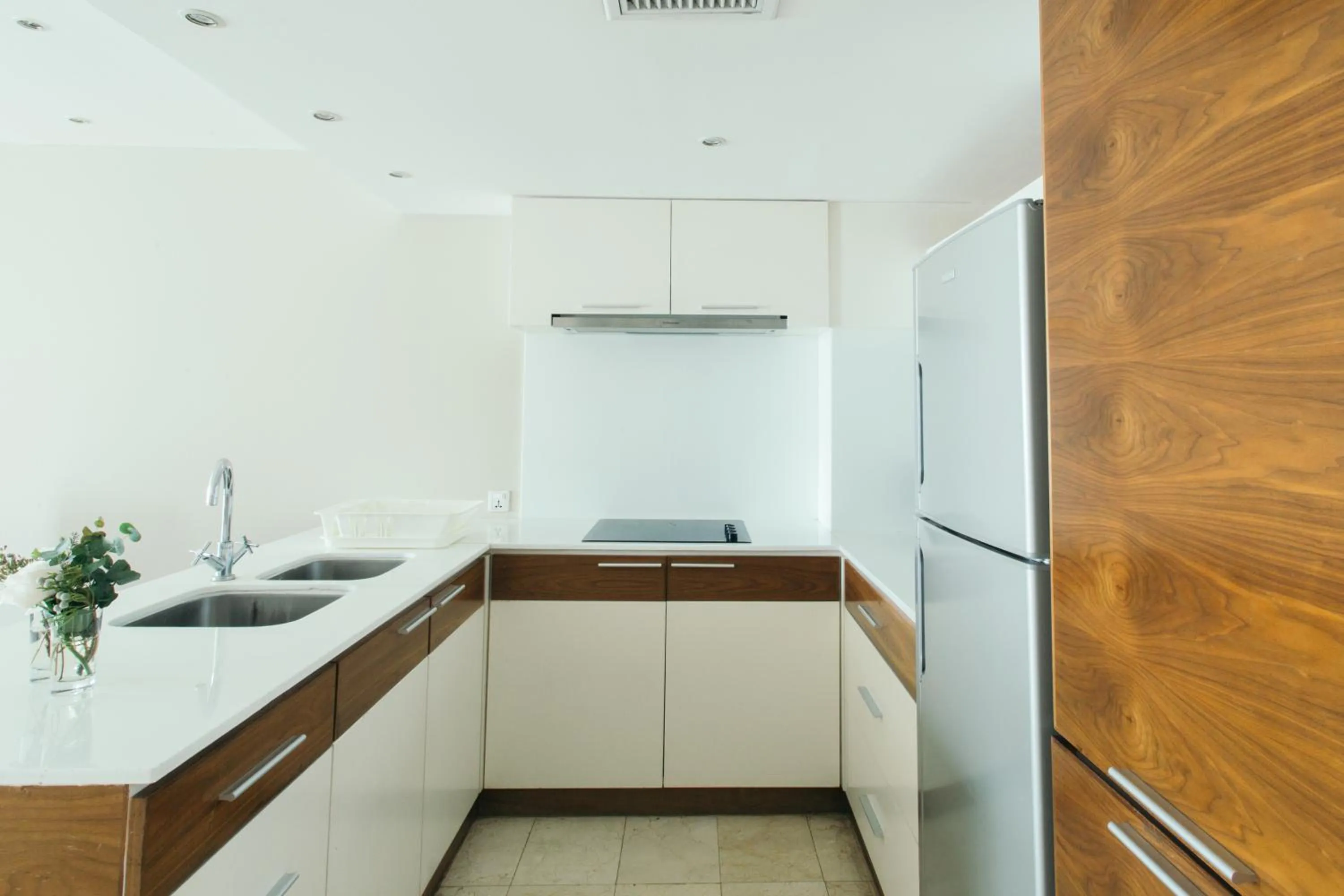 Kitchen or kitchenette in Thomson Residence Hotel