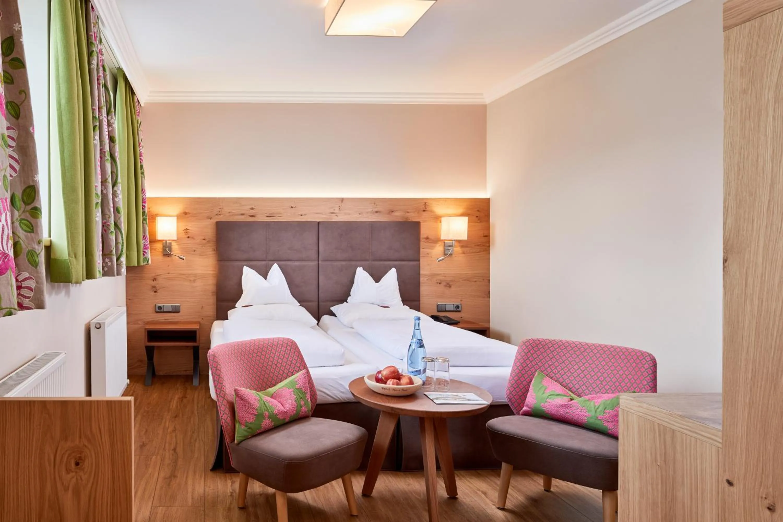 Photo of the whole room, Bed in Hotel Neue Post