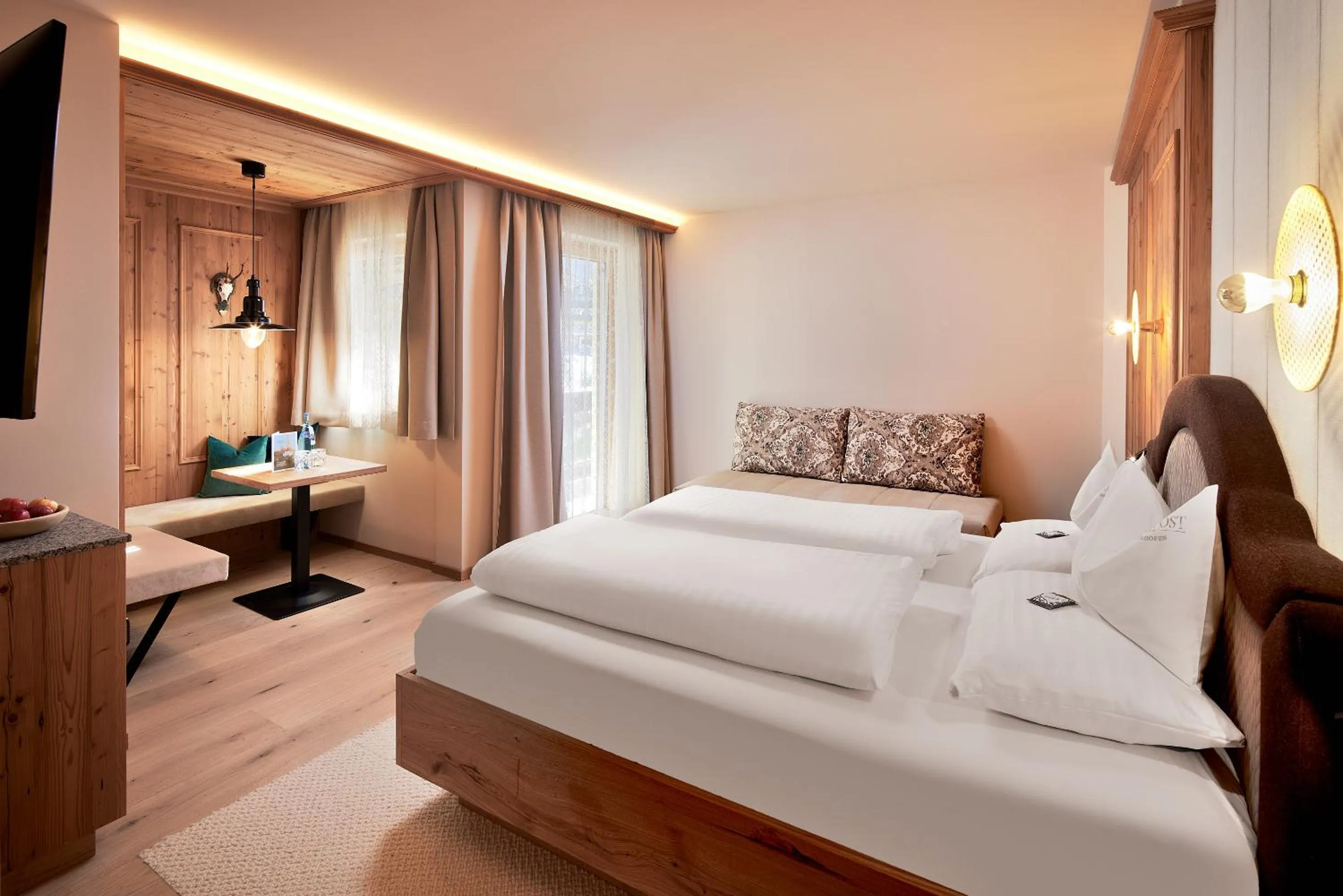 TV and multimedia, Bed in Hotel Neue Post