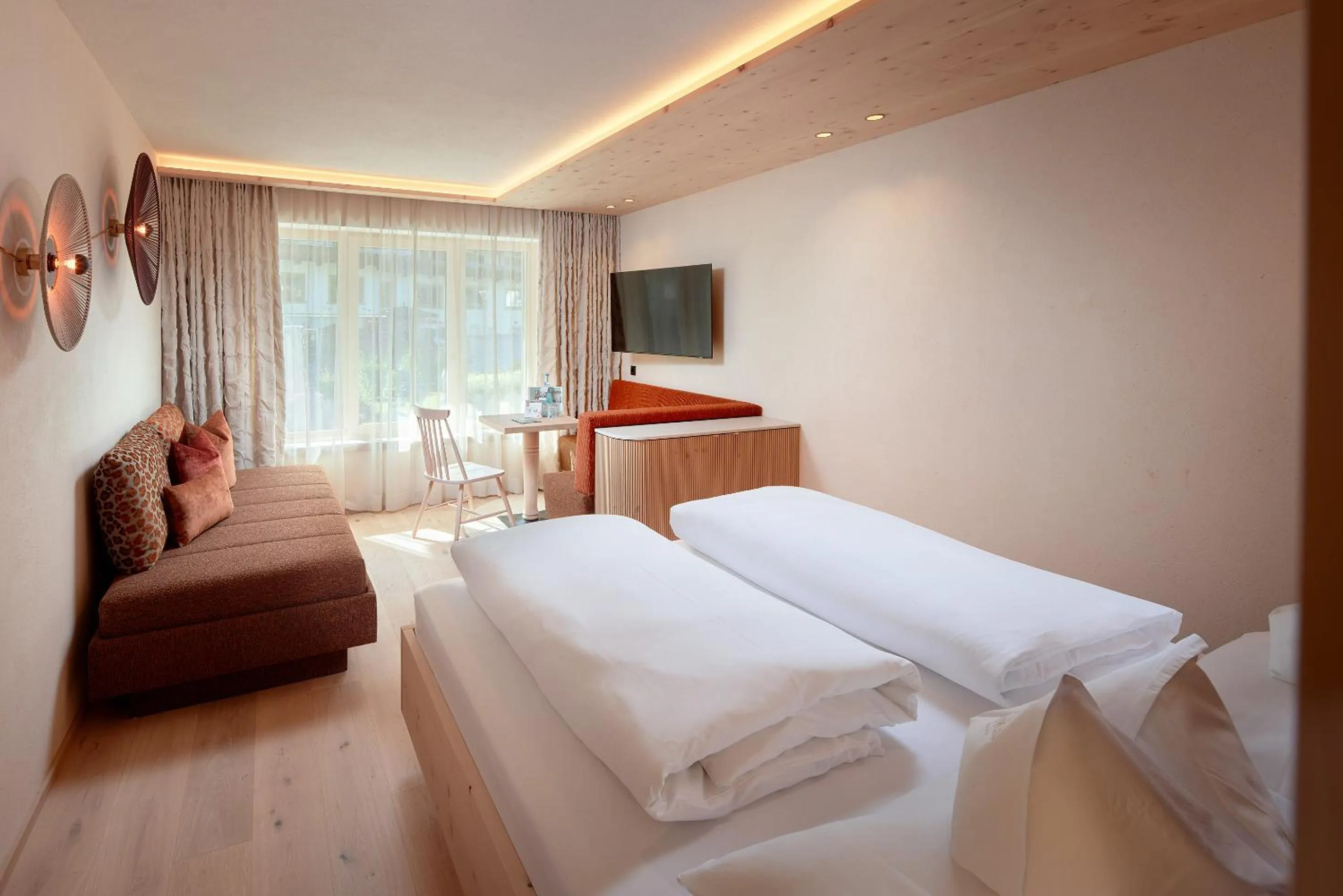 Bedroom, Bed in Hotel Neue Post