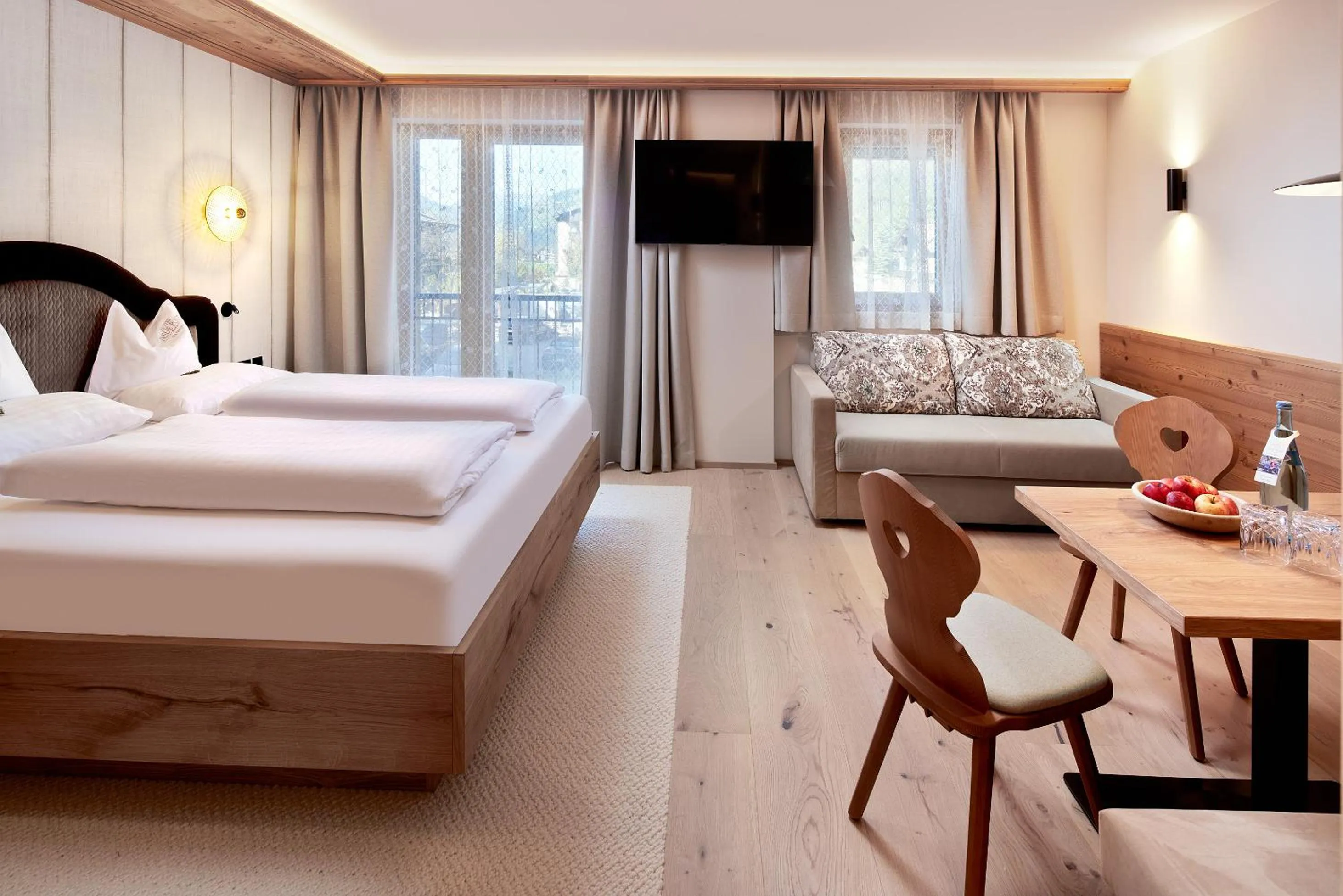 TV and multimedia, Bed in Hotel Neue Post