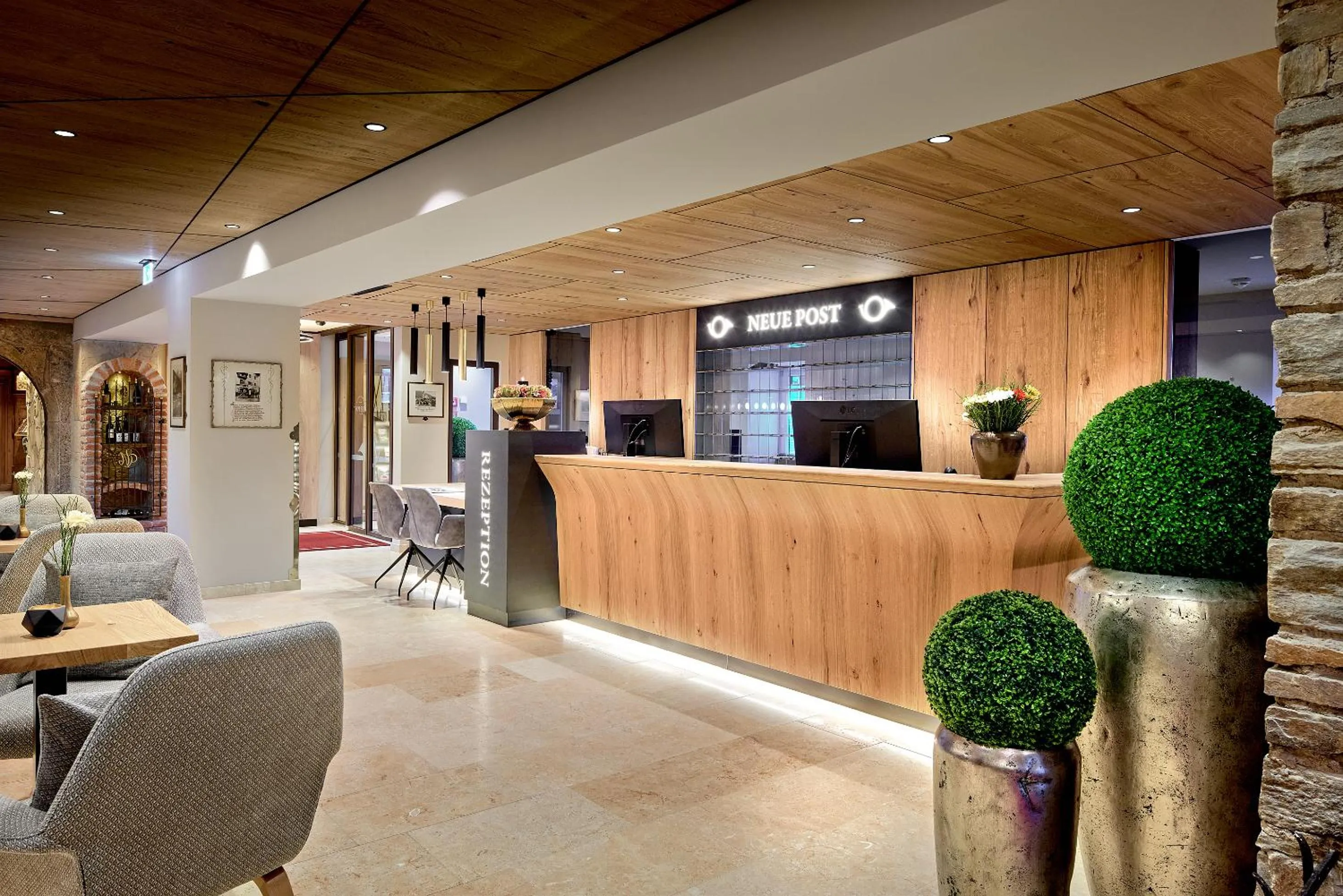 Lobby or reception in Hotel Neue Post
