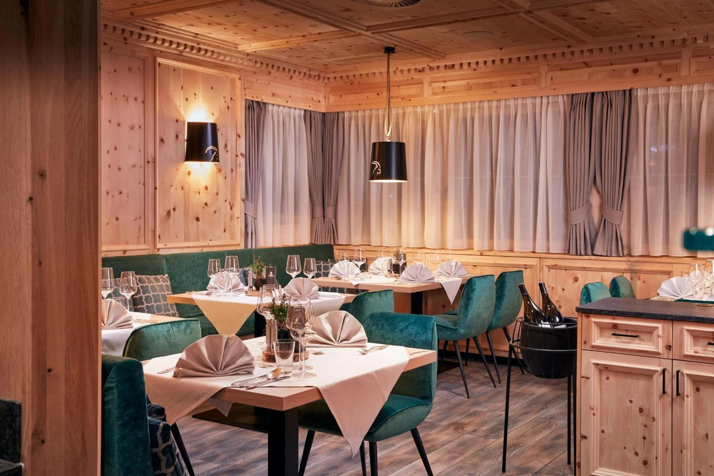 Restaurant/places to eat in Hotel Neue Post