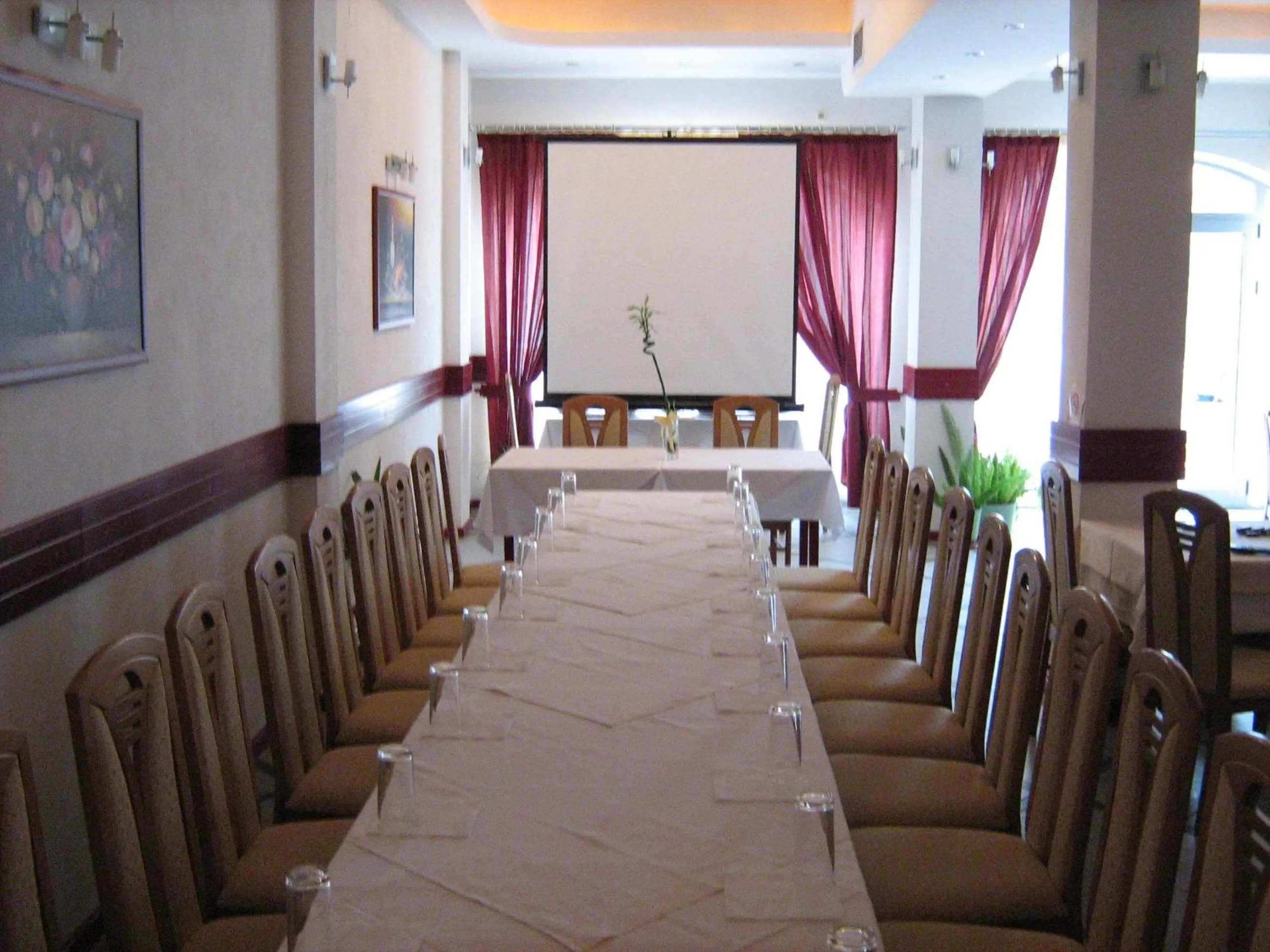 Restaurant/places to eat in Villa Rimari