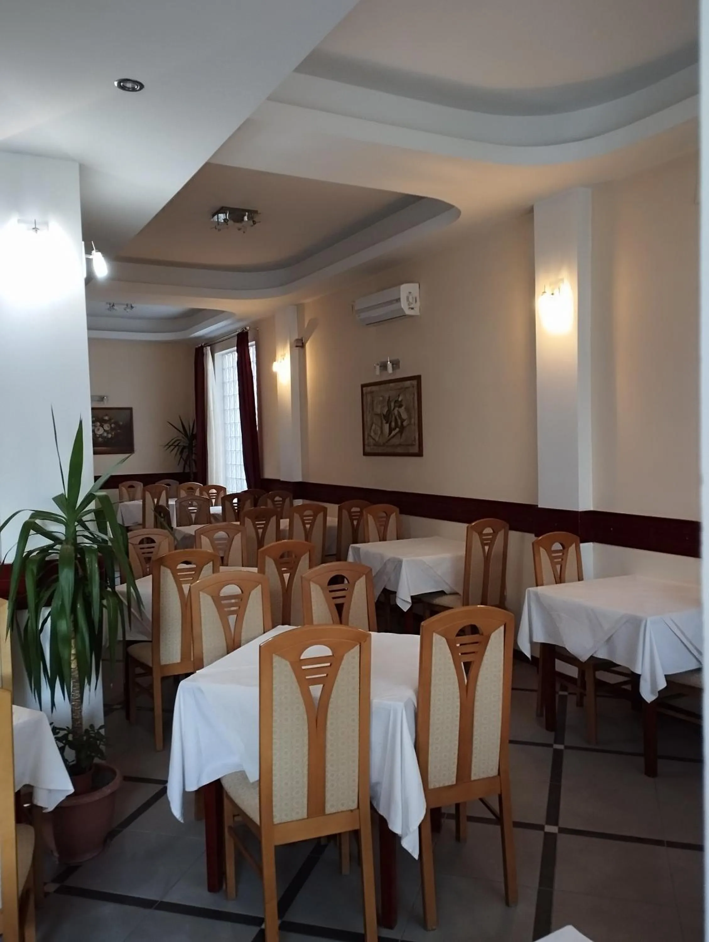 Restaurant/places to eat in Villa Rimari