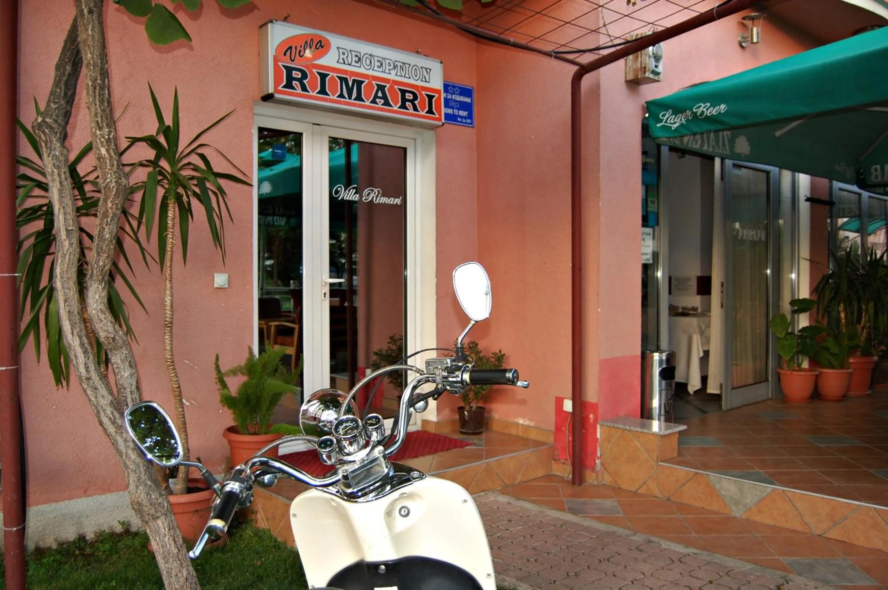 Restaurant/places to eat in Villa Rimari