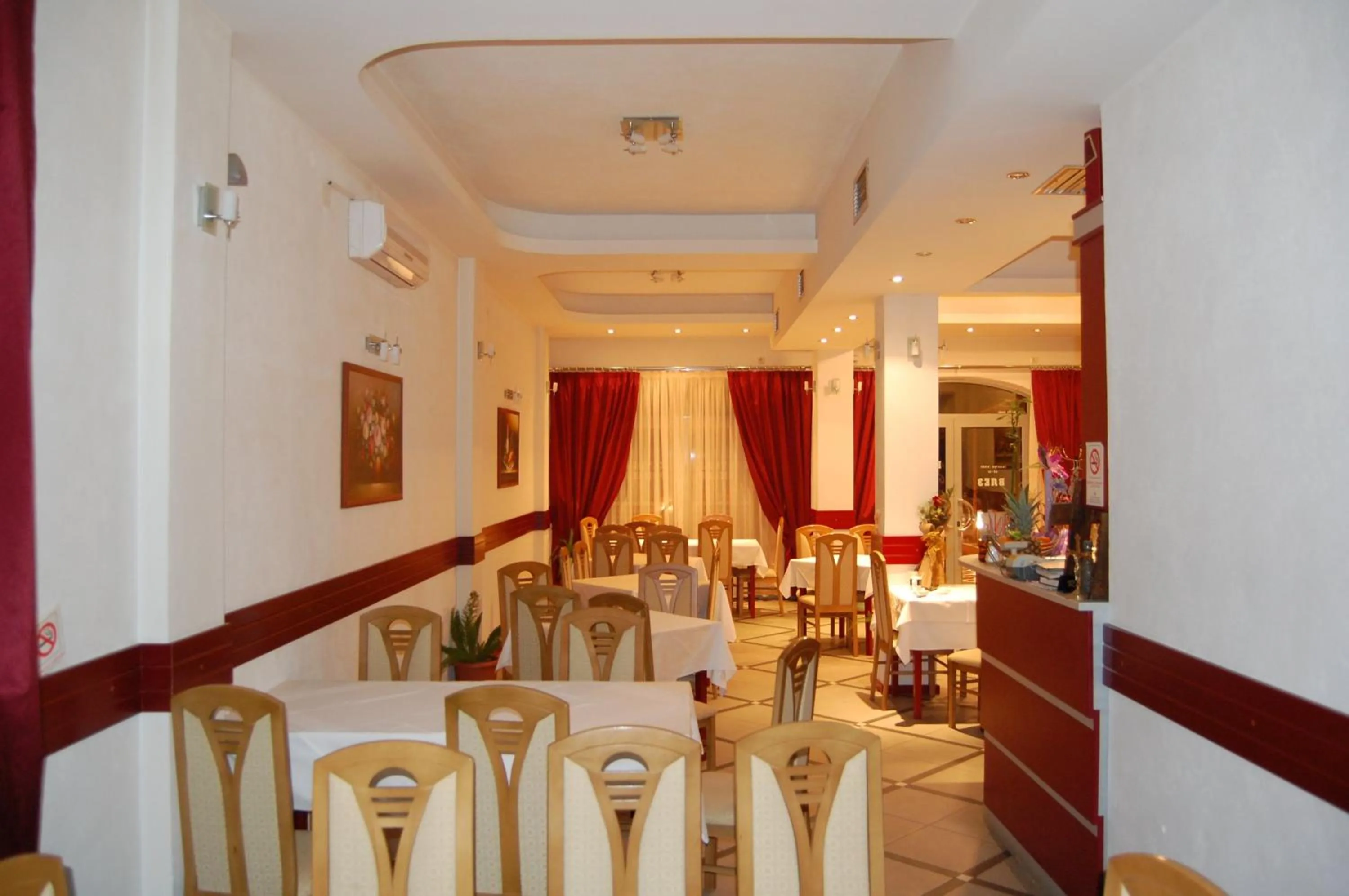 Restaurant/places to eat in Villa Rimari