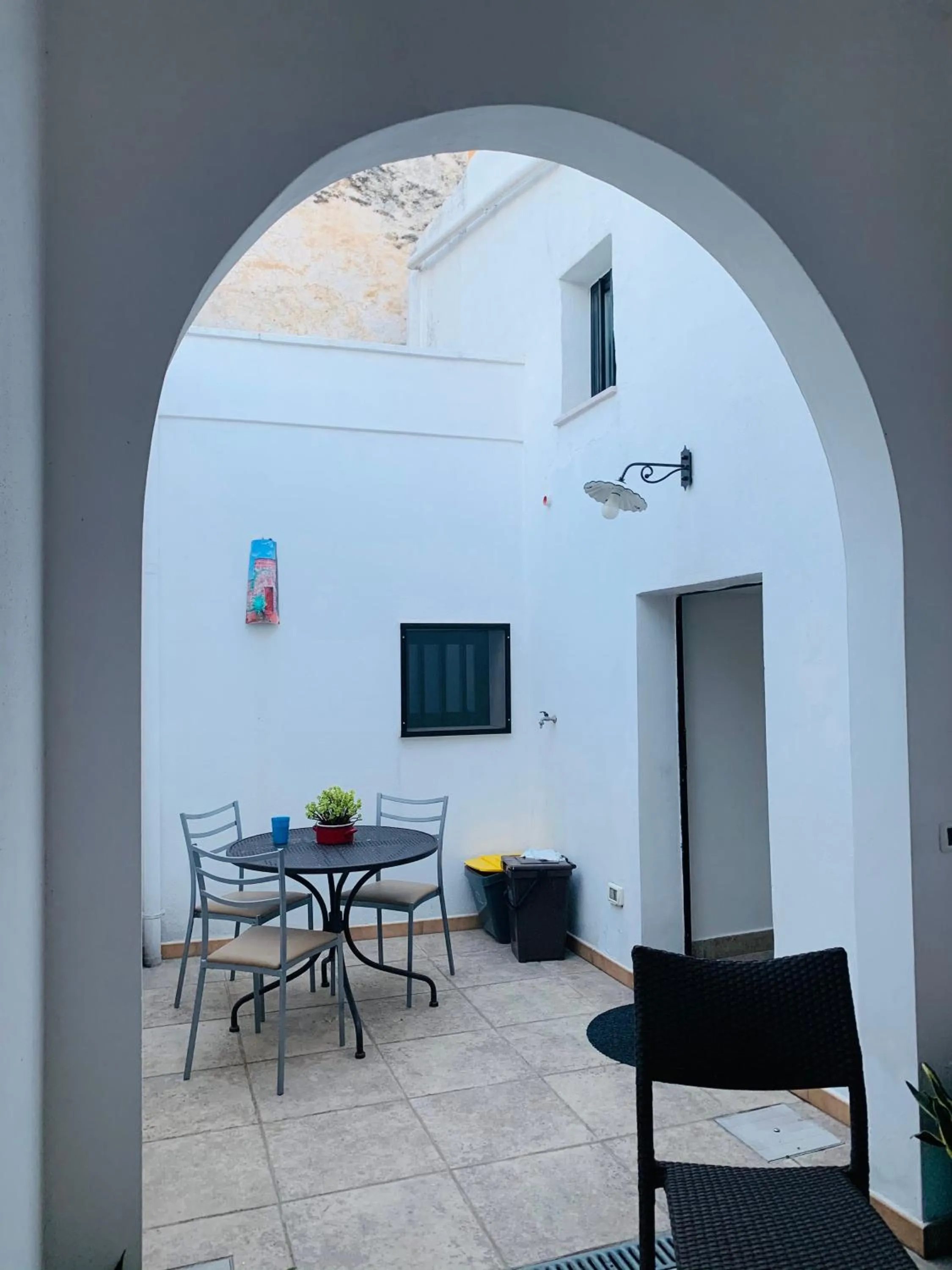 Inner courtyard view in B&B NONNA TINA