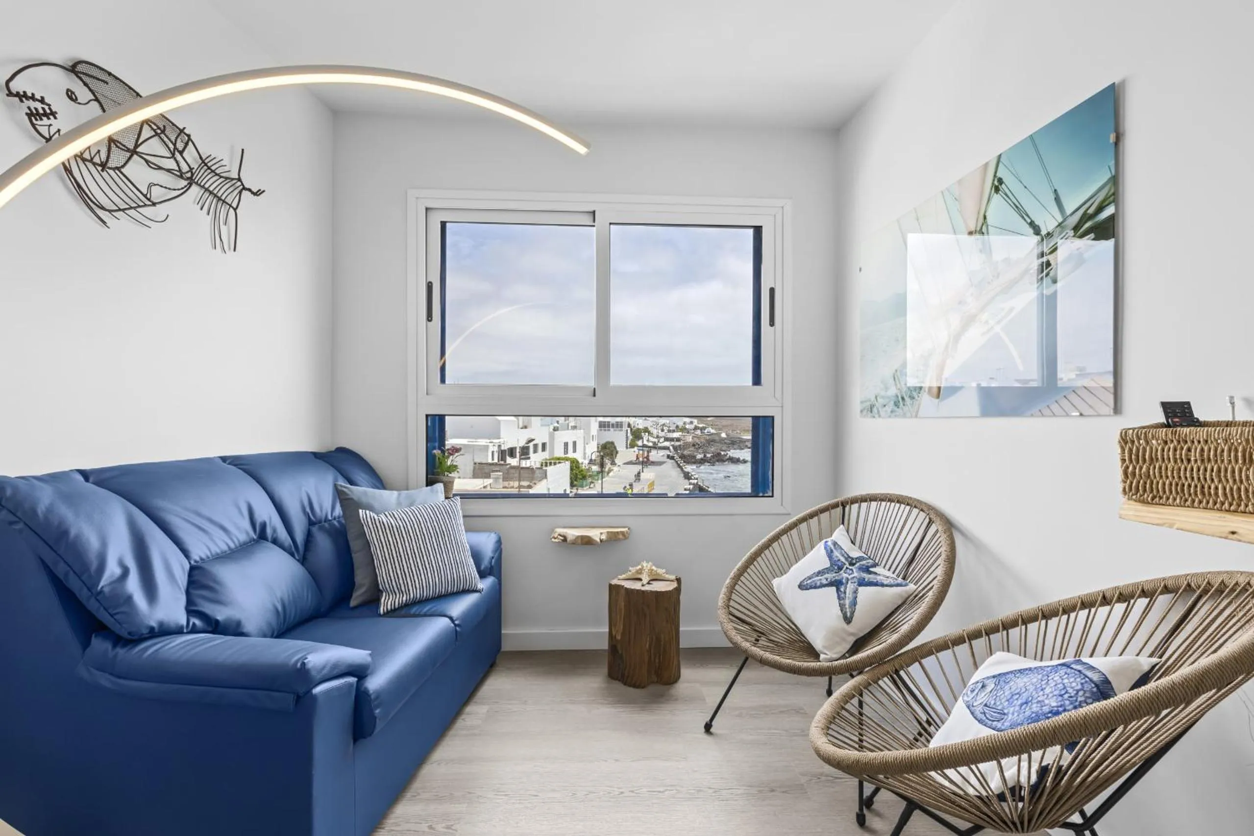 Communal lounge/ TV room in Casa Azul by Escape Home