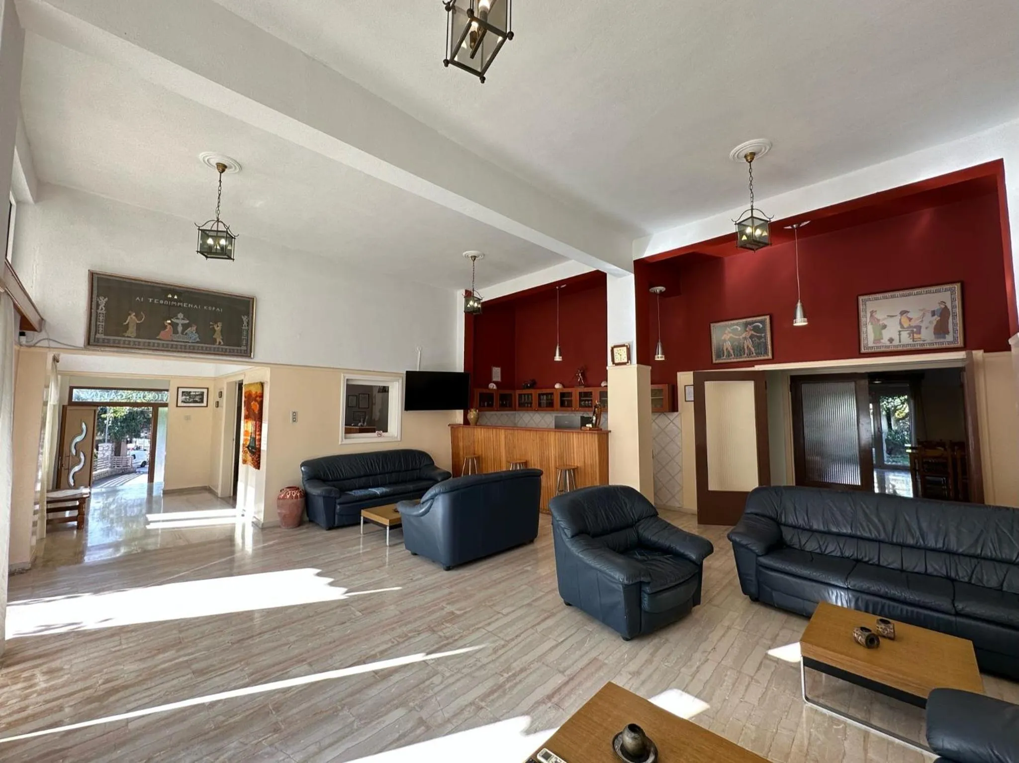 Communal lounge/ TV room in Hotel Galini