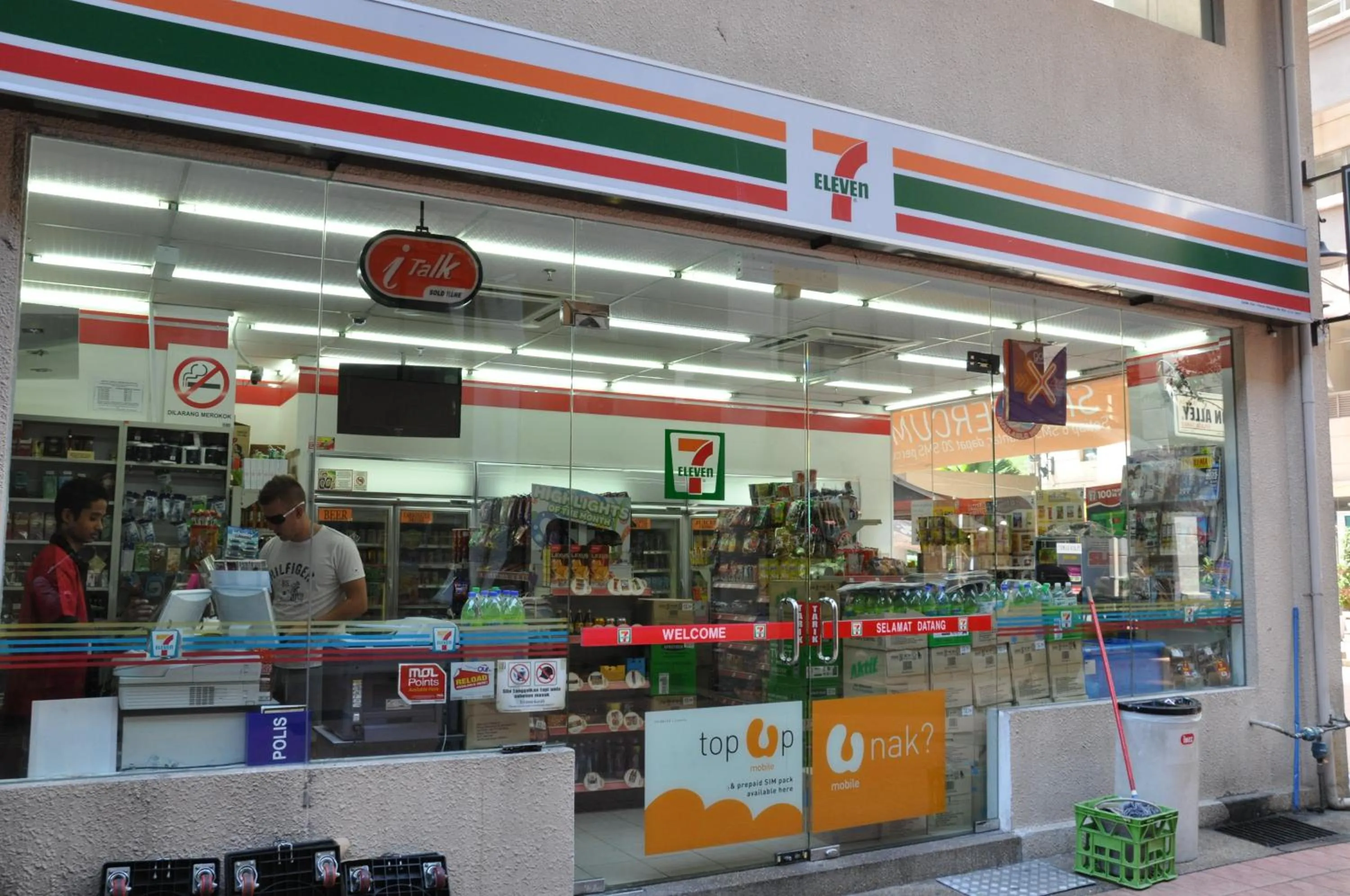 On-site shops in Damas Suites & Residences Kuala Lumpur