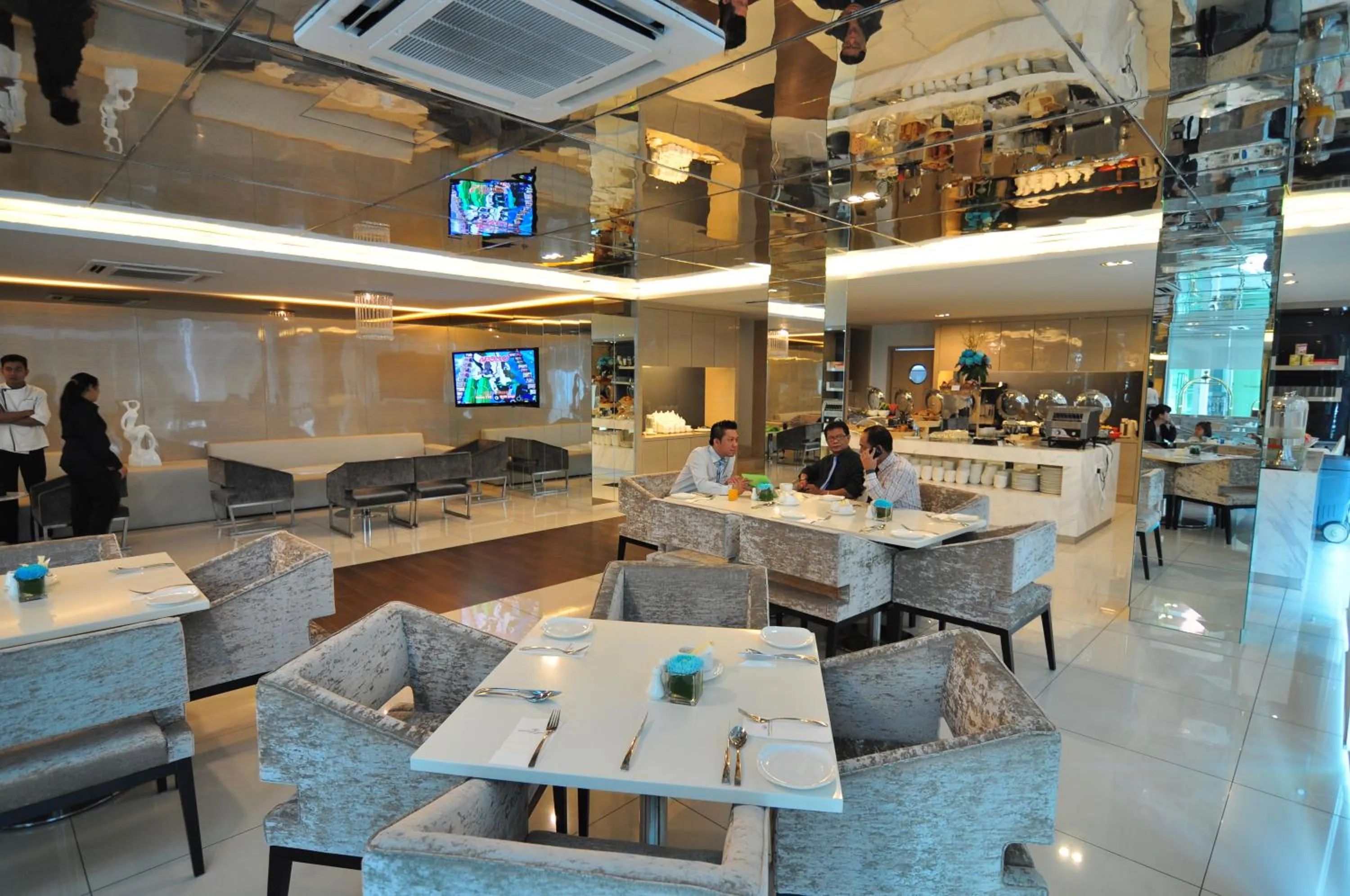 Restaurant/places to eat in Damas Suites & Residences Kuala Lumpur