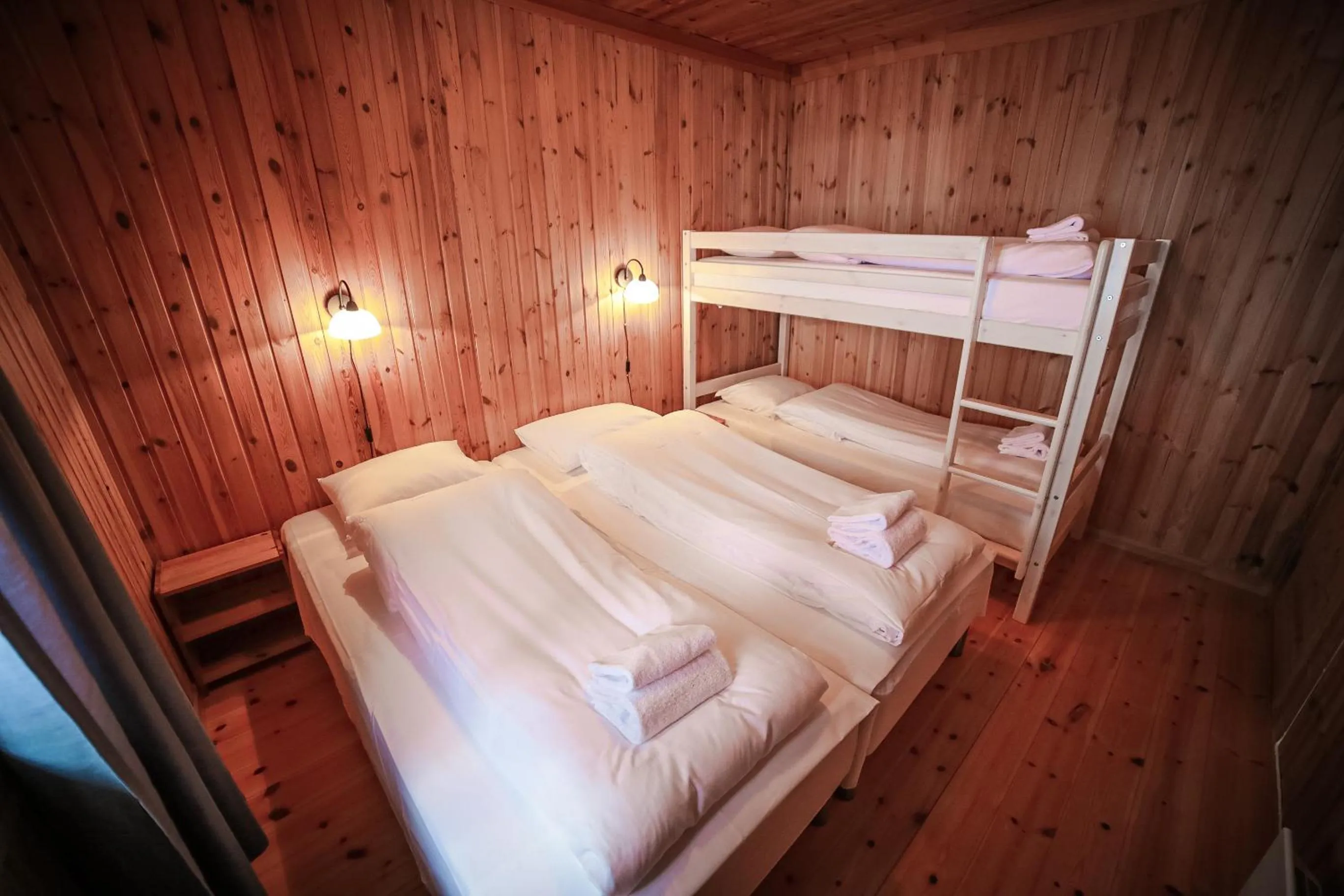 Bed in Vesterland Feriepark Hytter, hotell og leikeland