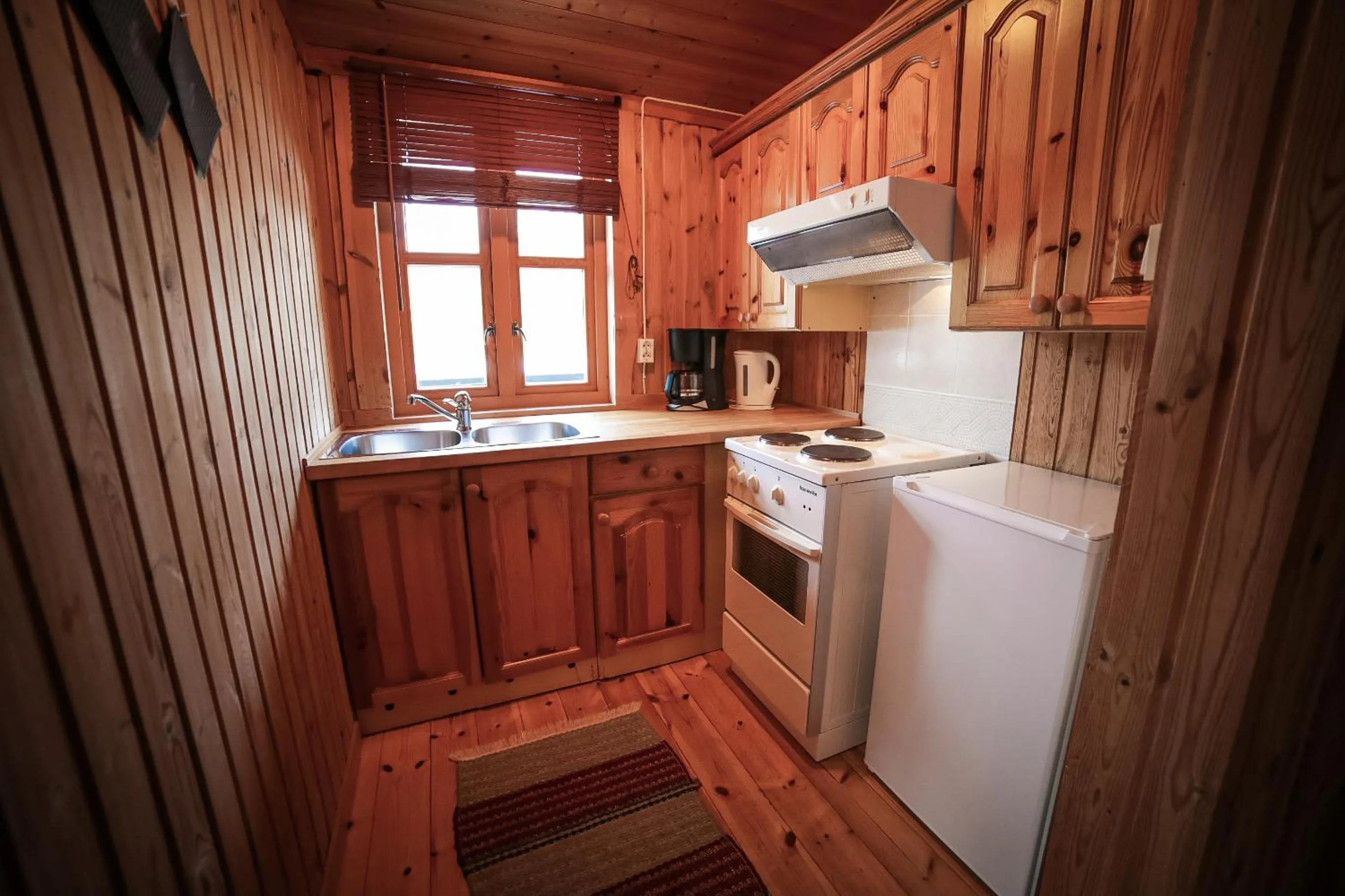 Kitchen or kitchenette in Vesterland Feriepark Hytter, hotell og leikeland