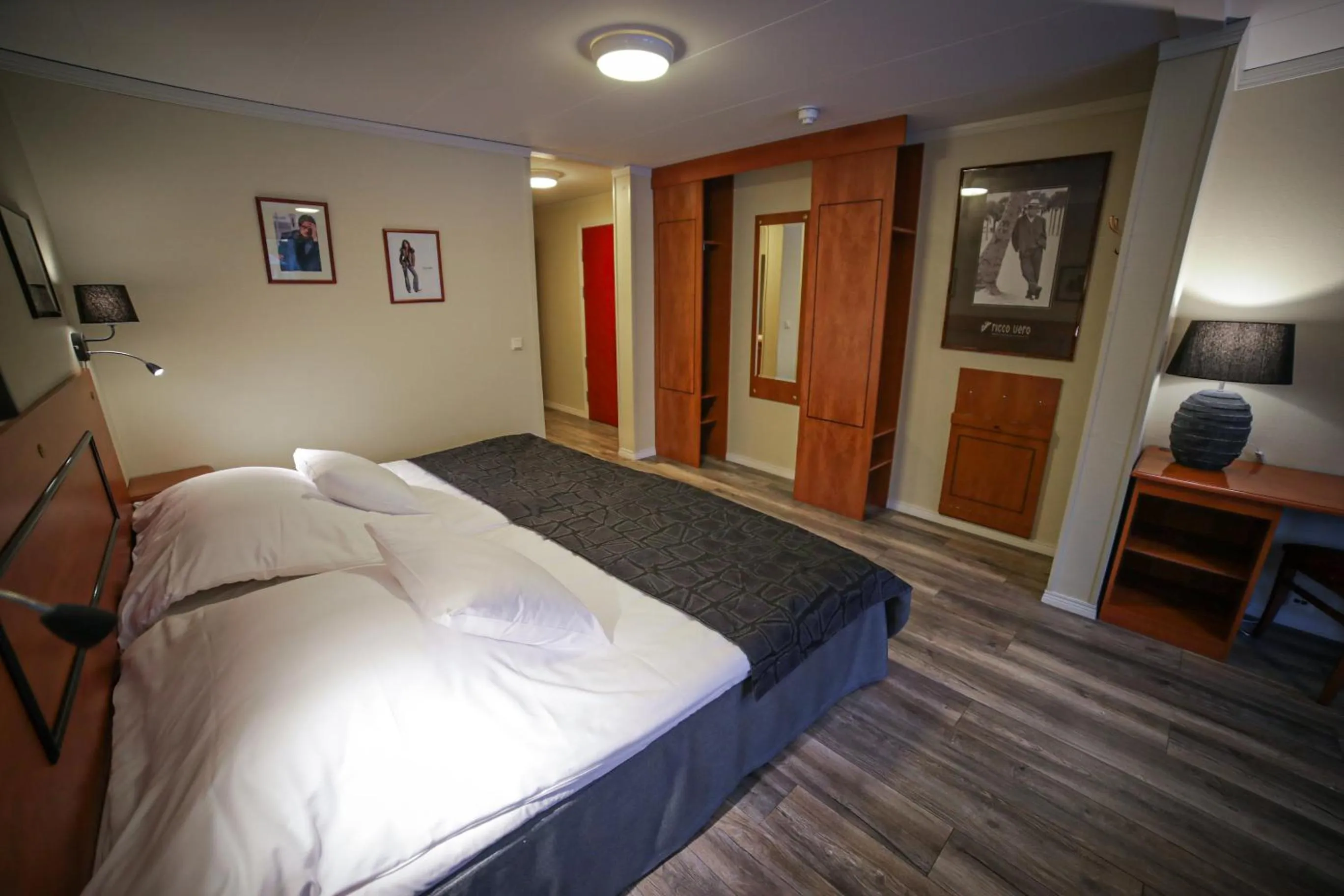 Bed in Vesterland Feriepark Hytter, hotell og leikeland