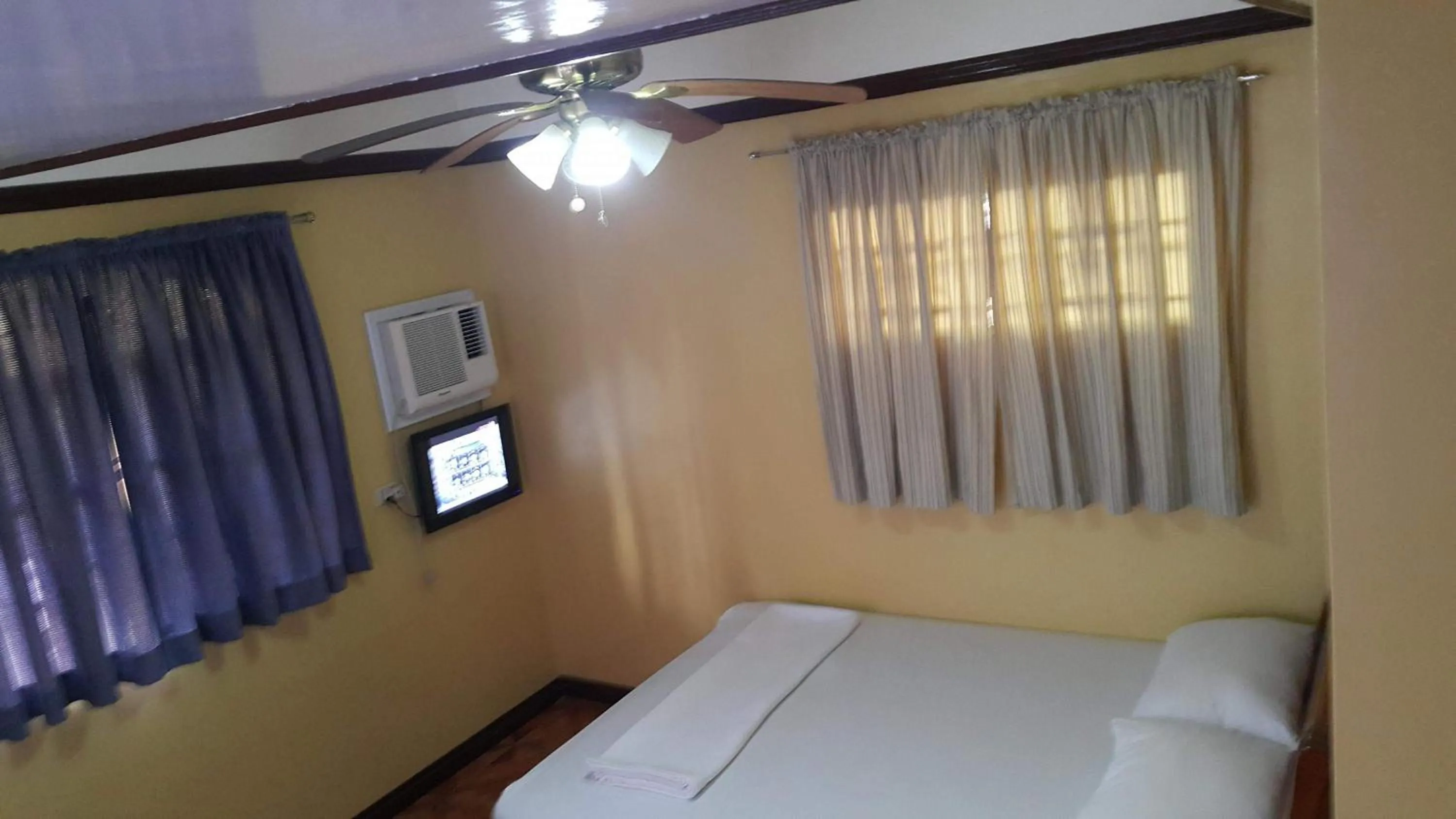 Bed in Carribean Transient House