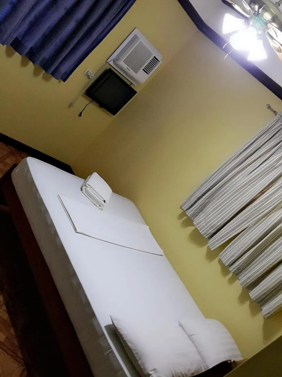 Bed in Carribean Transient House