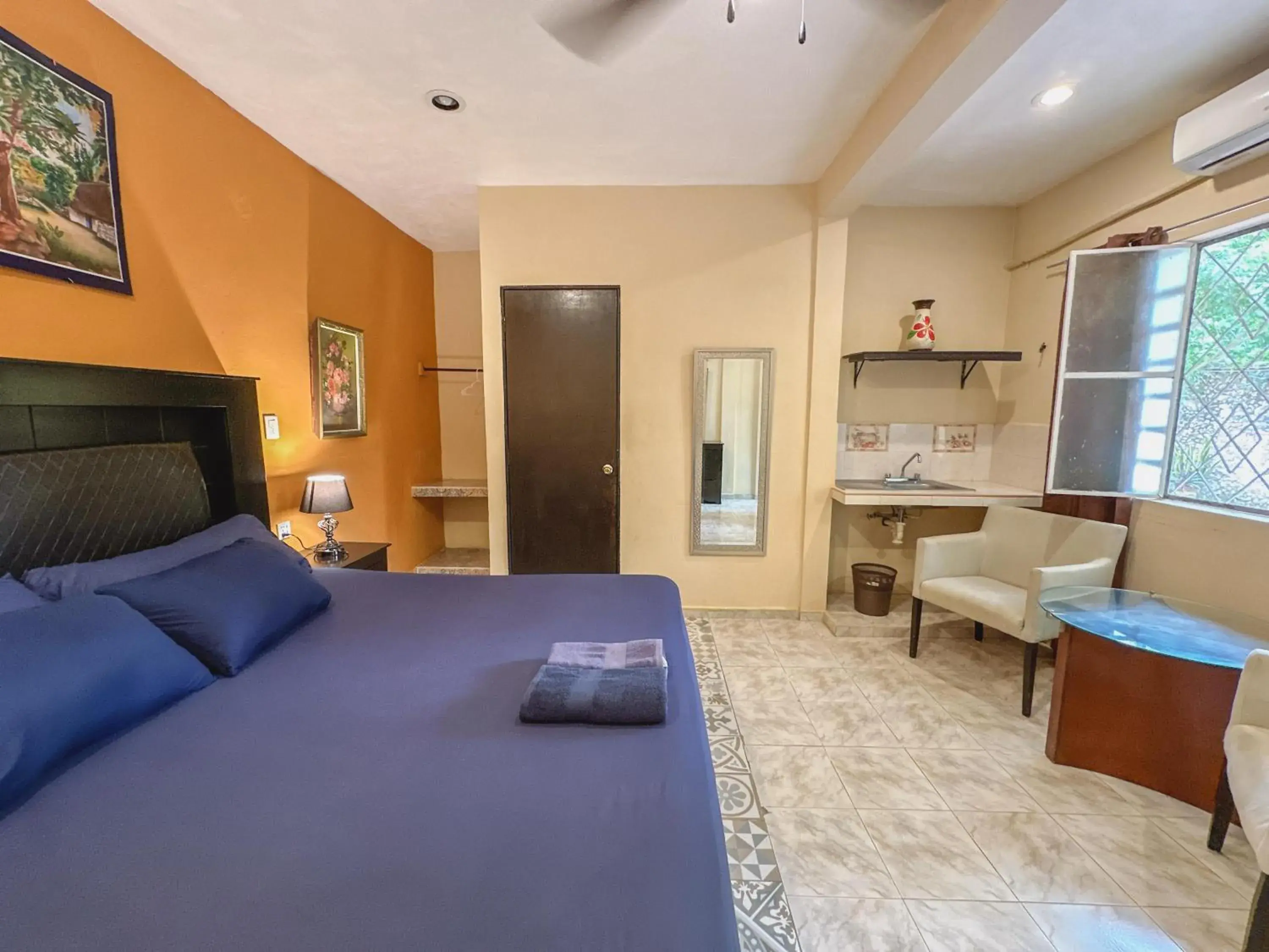 Large Double Room - single occupancy in Casa Daniels Guesthouse Large Double Room - single occupancy in Casa Daniels Guesthouse