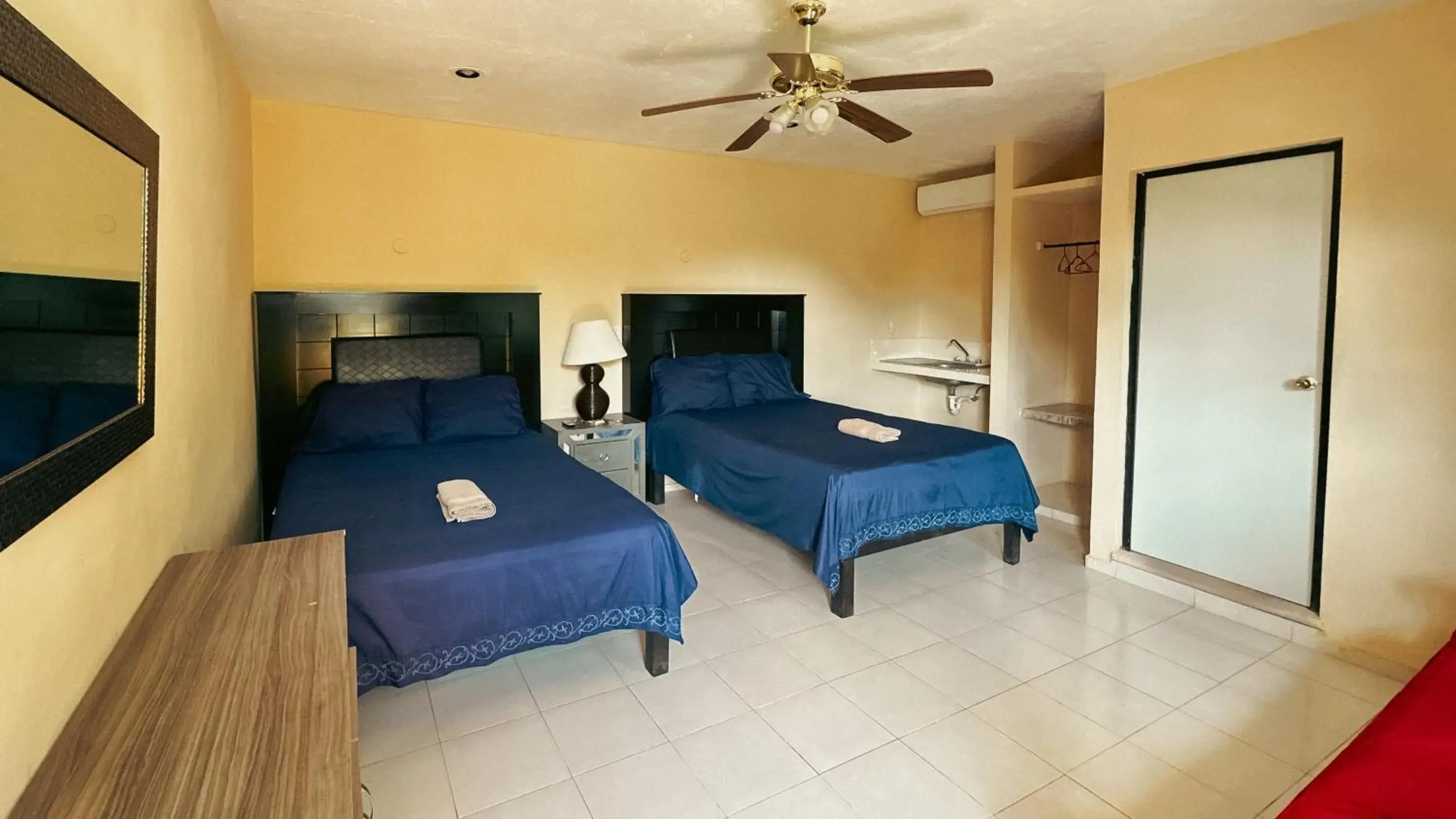 Standard Double Room with Two Double Beds - single occupancy in Casa Daniels Guesthouse Standard Double Room with Two Double Beds - single occupancy in Casa Daniels Guesthouse