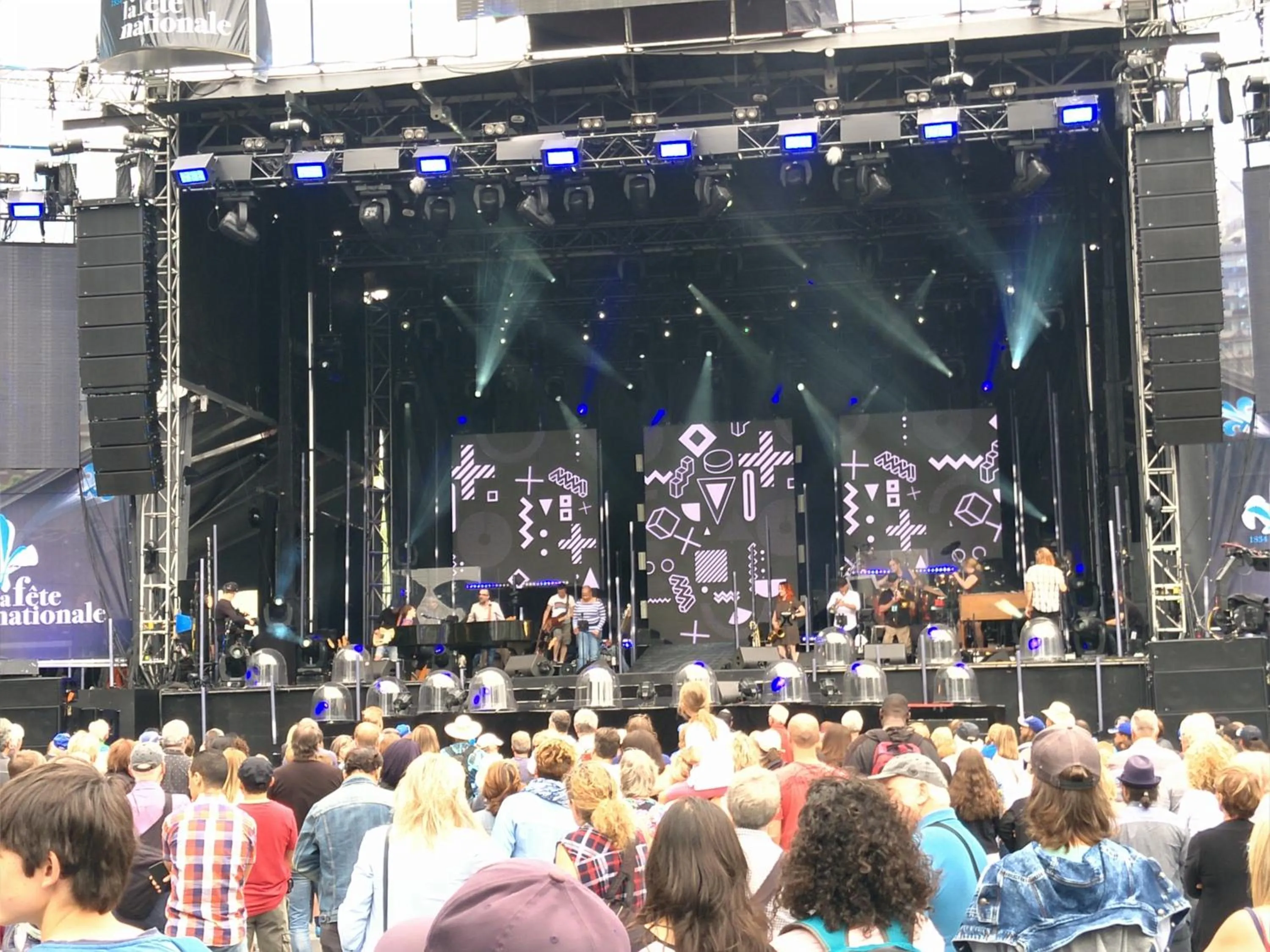 Property building in Hotel Le Deville