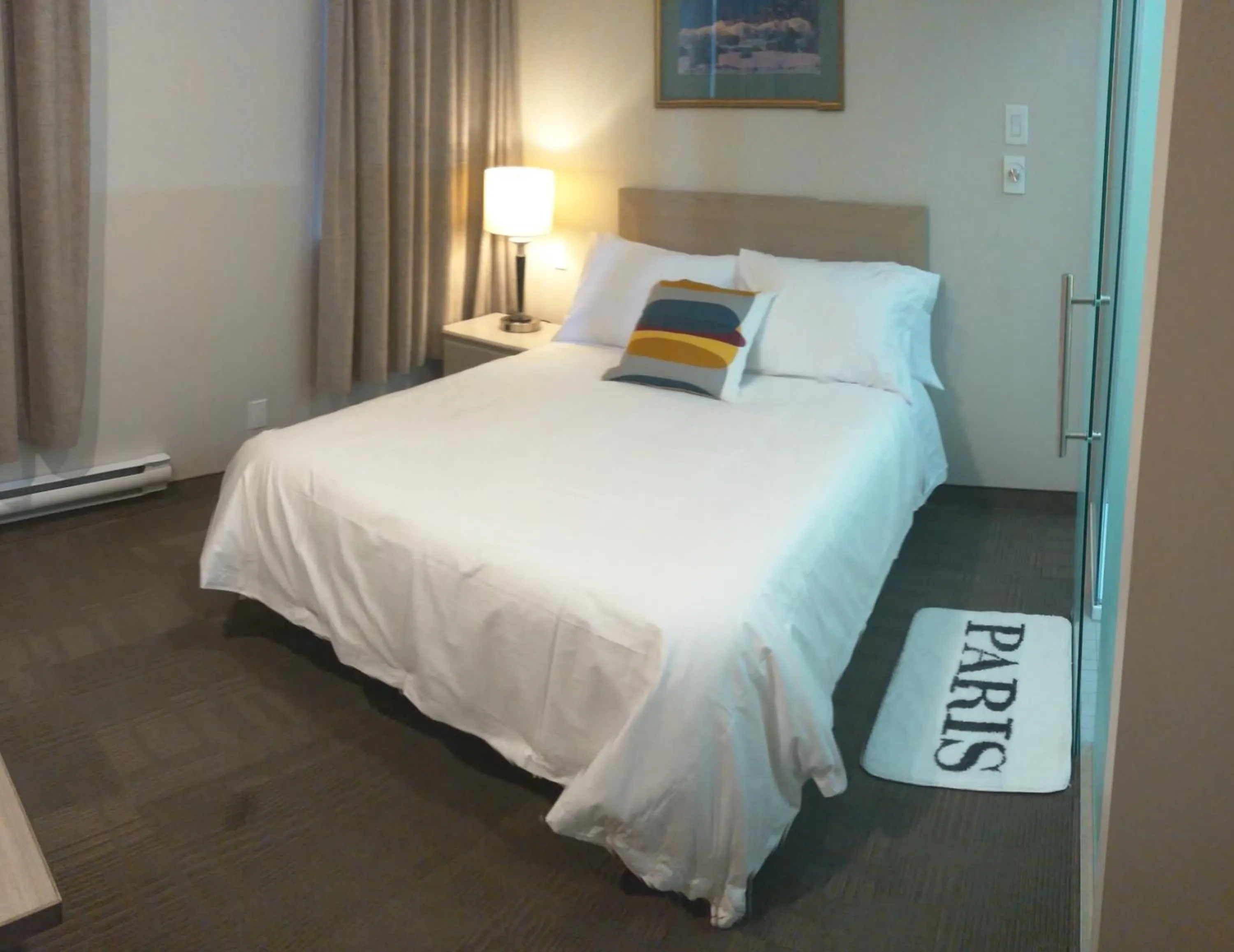 Bed in Hotel Le Deville