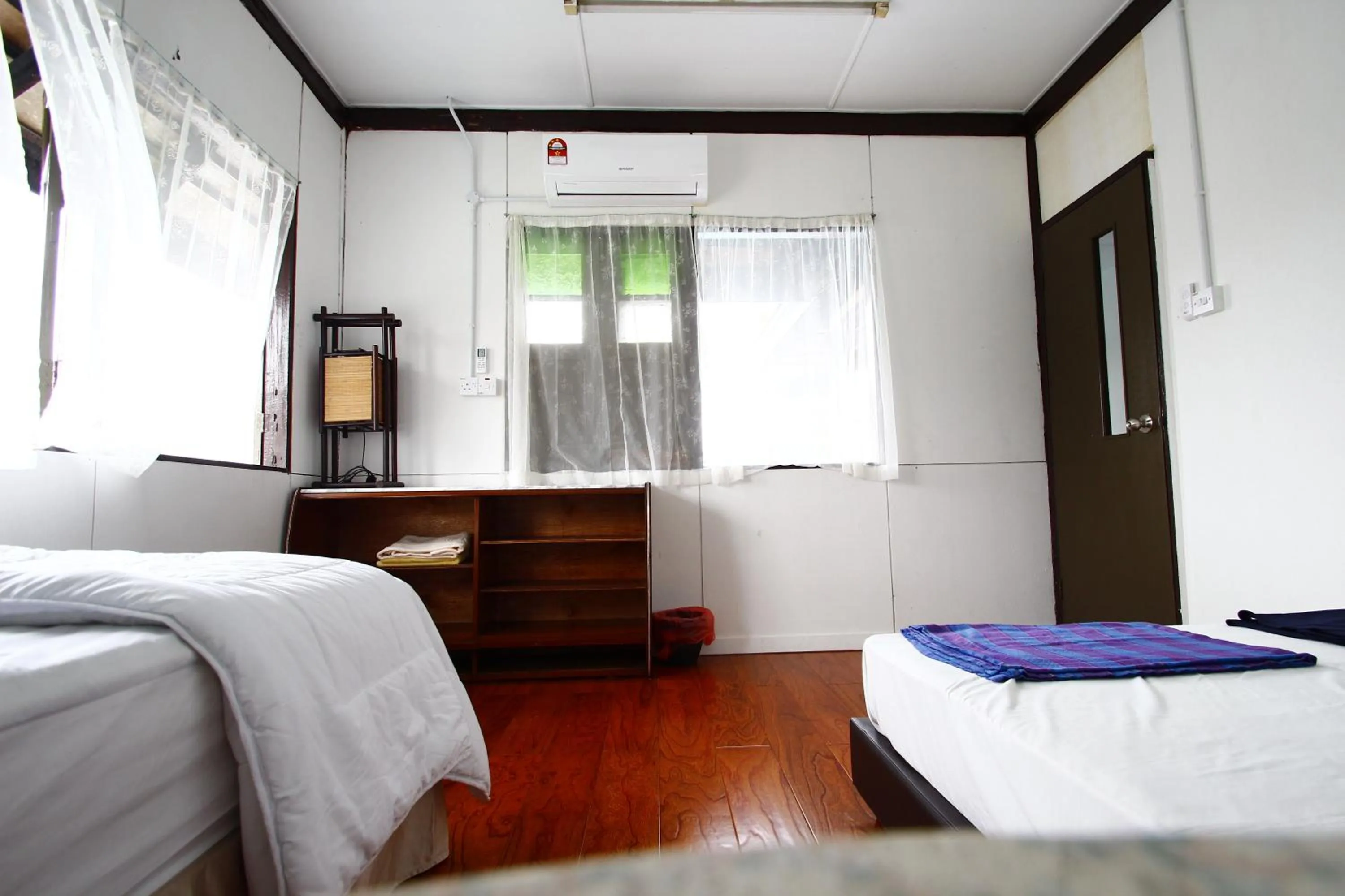 air conditioner, Bed in The Green Cottage