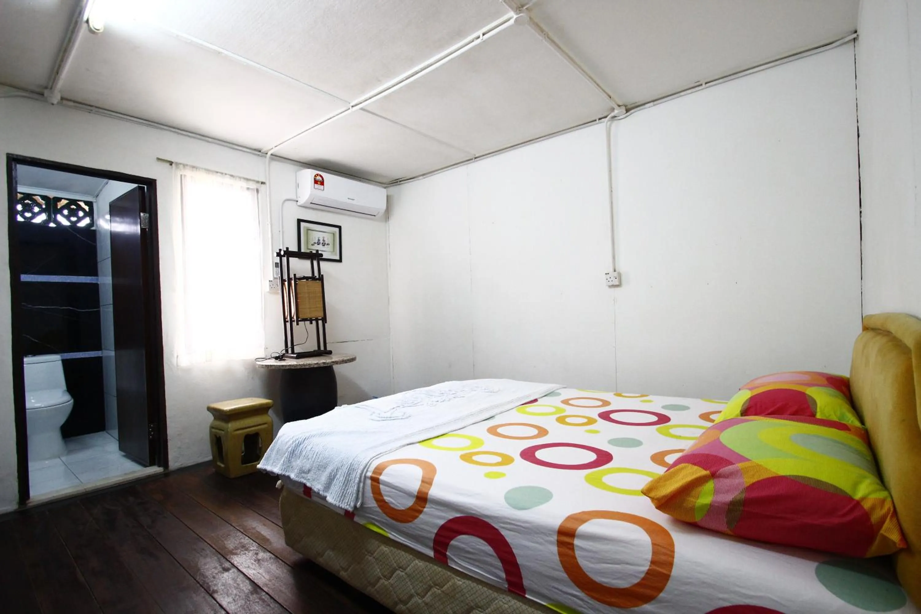 Photo of the whole room, Bed in The Green Cottage