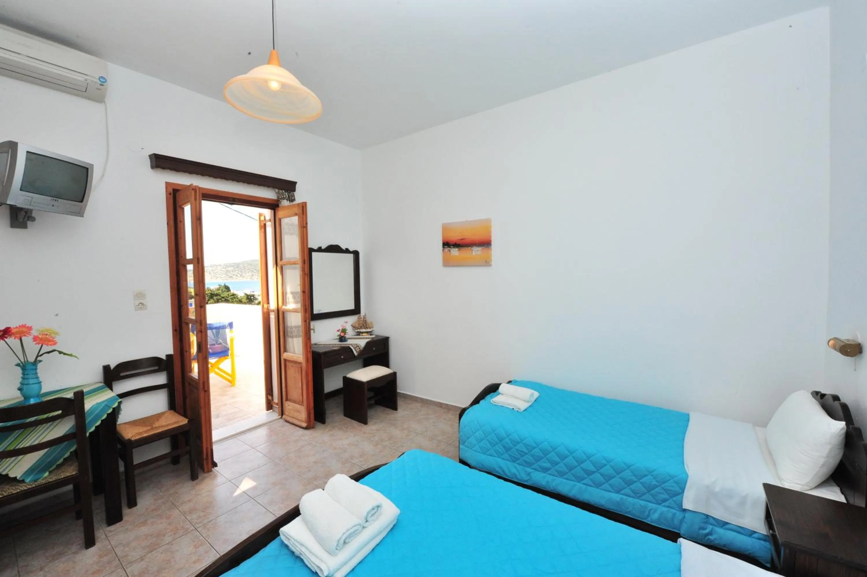 Photo of the whole room in Pension Sofia Amorgos-Katapola