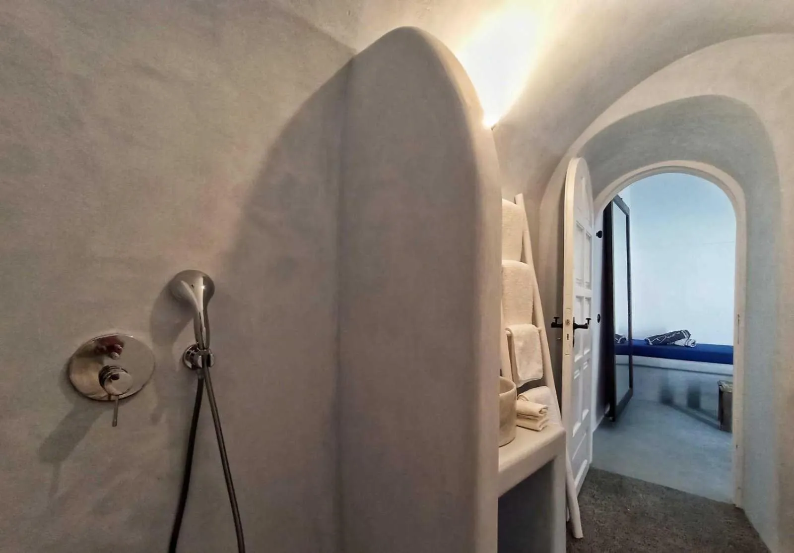 Shower, Bed in Ducato Wine Village