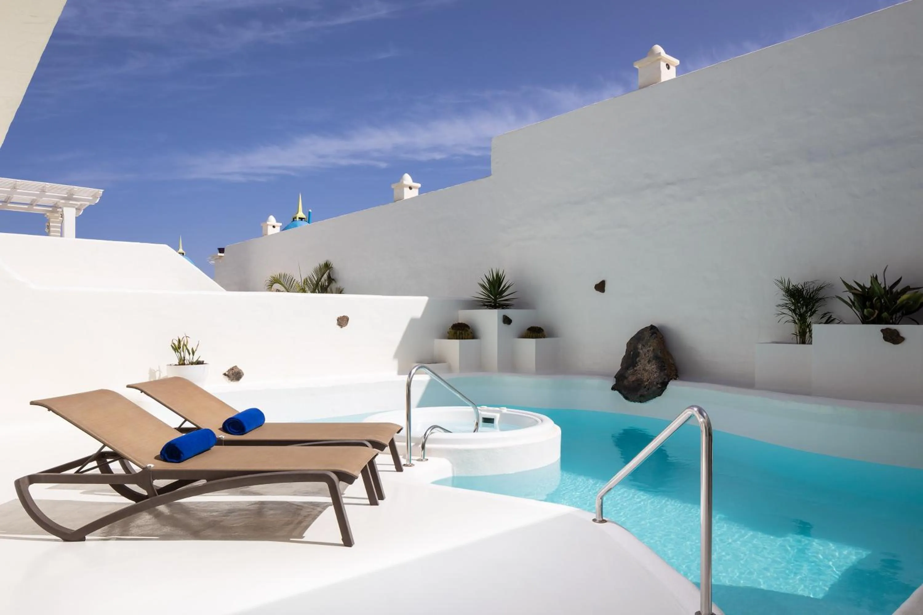 Swimming pool in Bahiazul Resort Fuerteventura