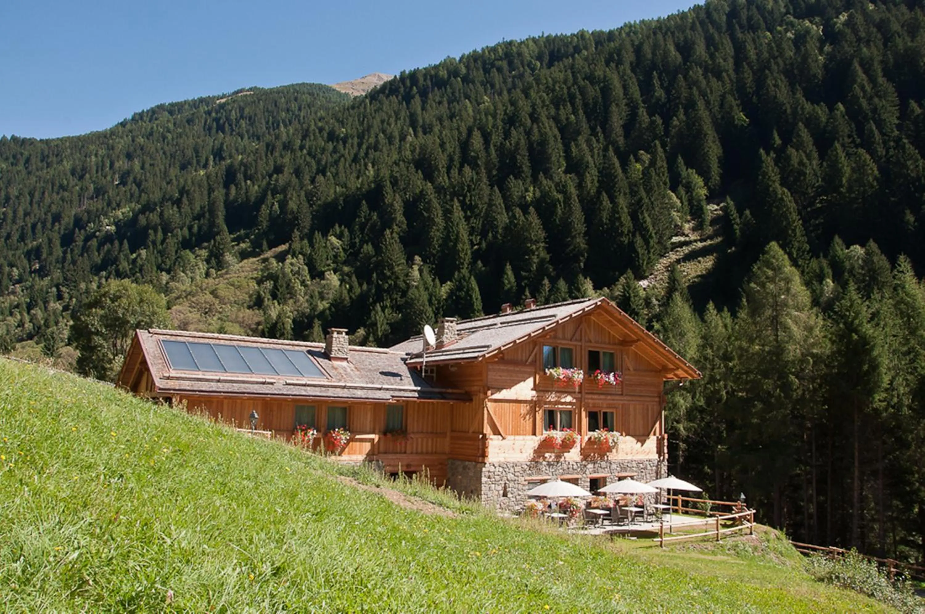 Property building in Hotel Chalet Alpenrose Bio Wellness Naturaktivhotel
