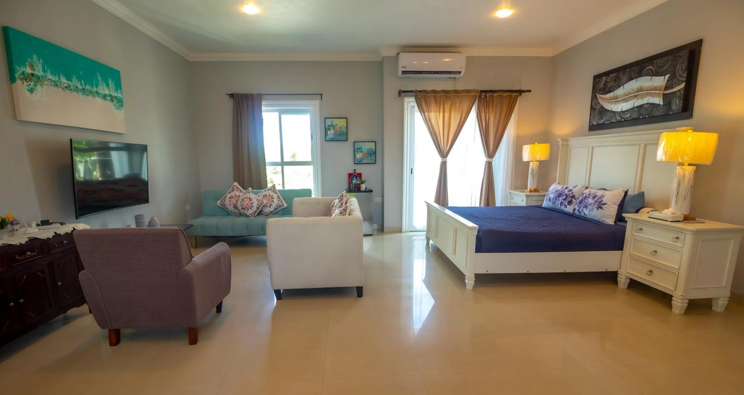 Photo of the whole room, Bed in Villa Segovia Cozumel