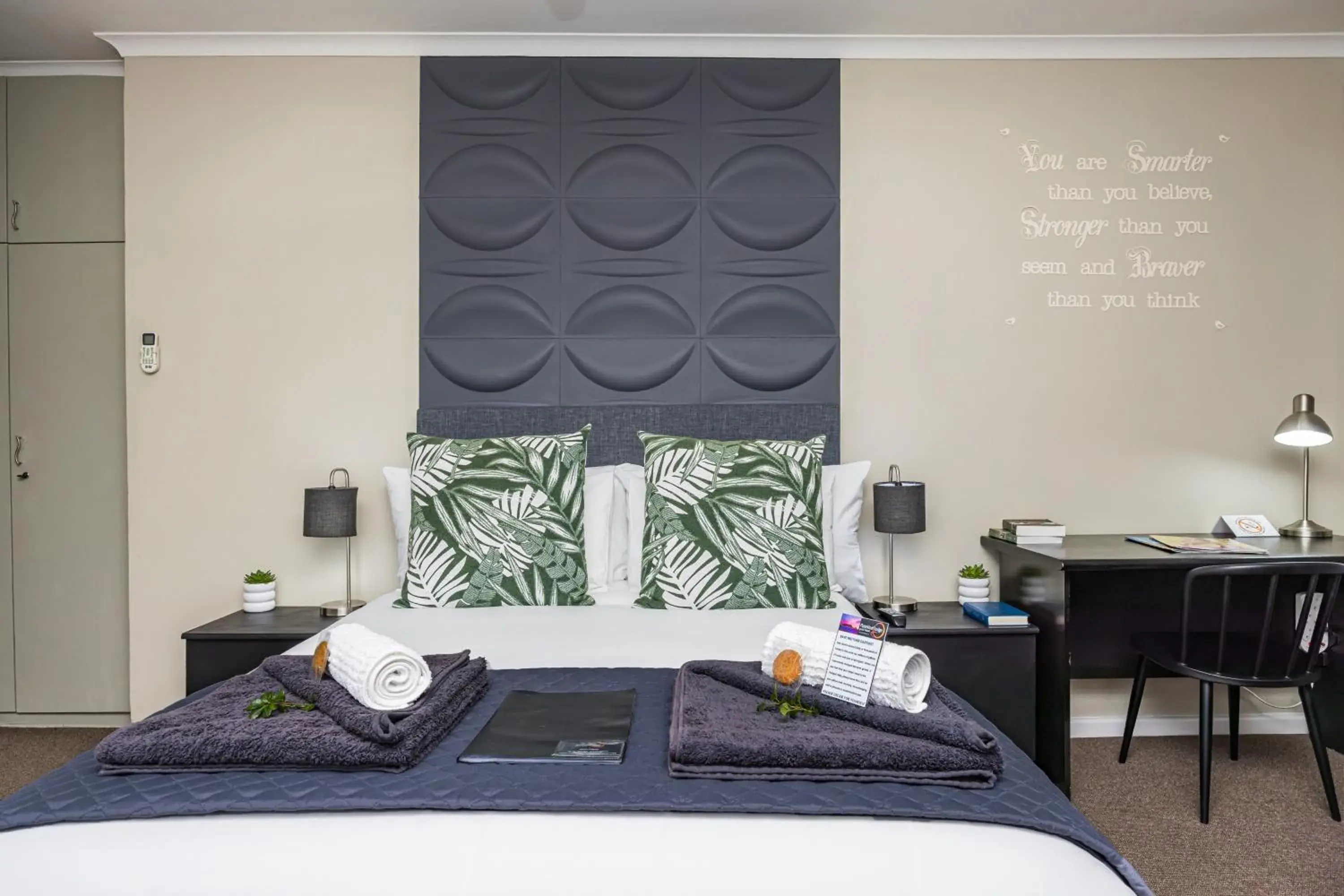 Double Room - single occupancy in Plattekloof Premium Lodge Double Room - single occupancy in Plattekloof Premium Lodge