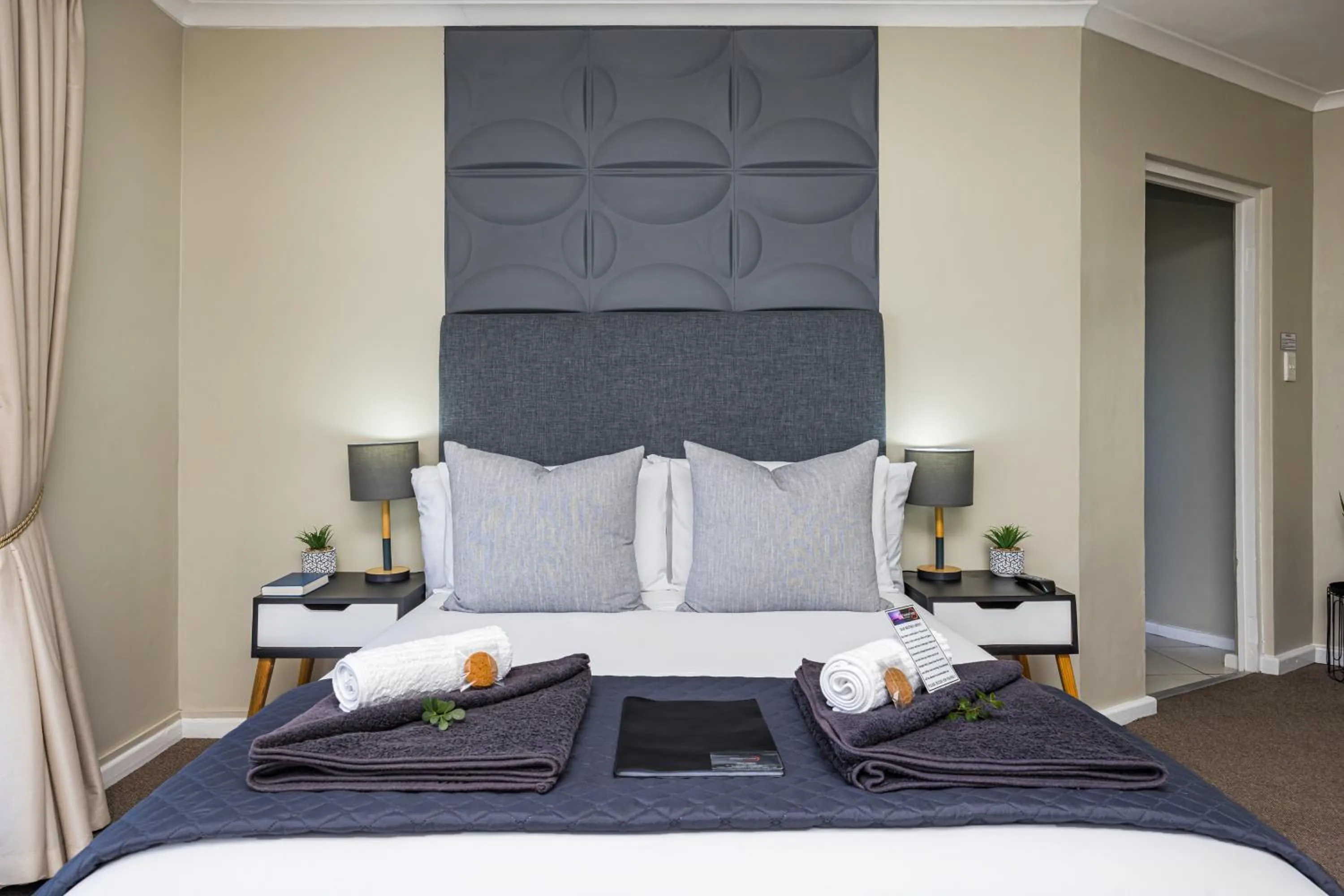 Bed in Plattekloof Premium Lodge