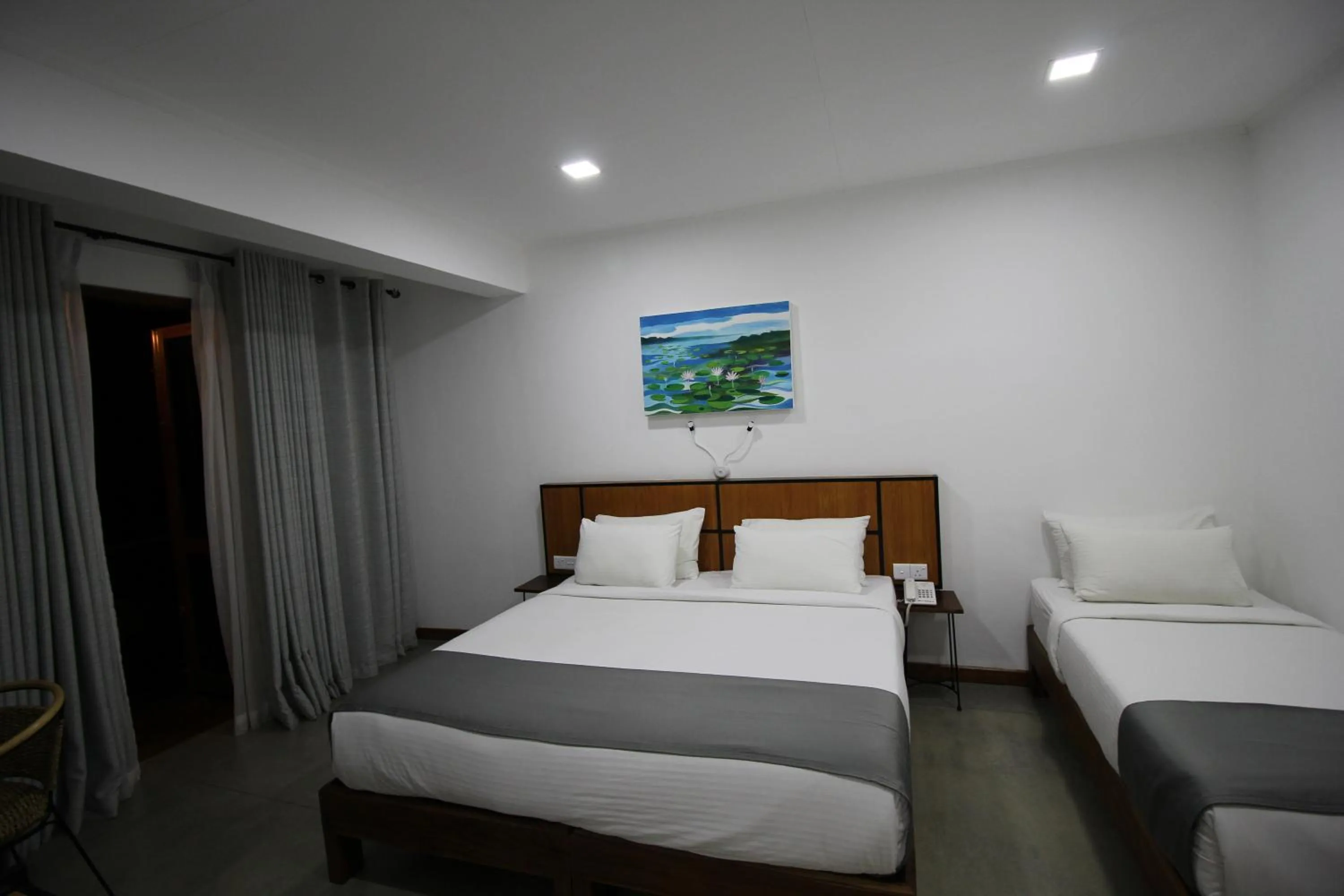 Photo of the whole room, Bed in Serenity Tissa