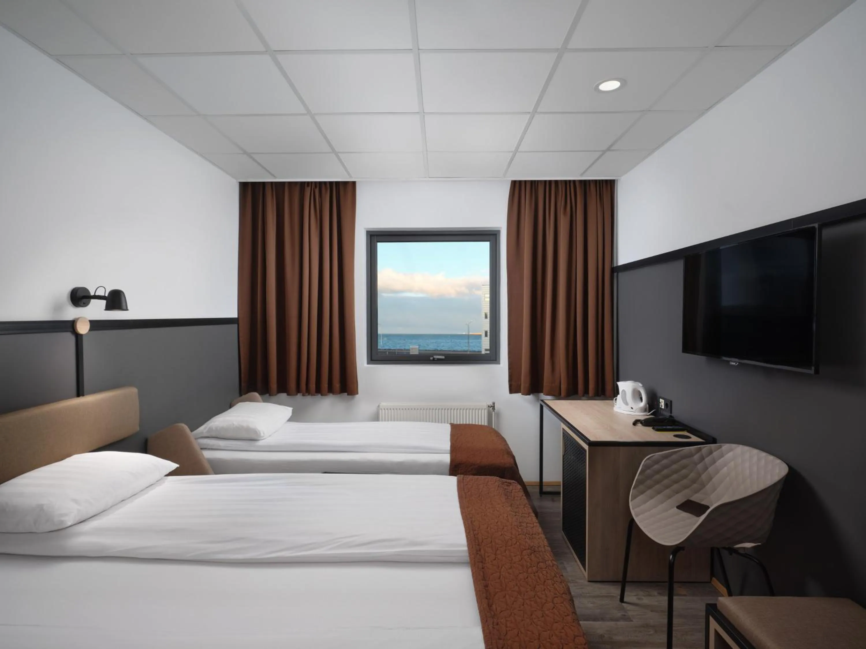 Bedroom, Bed in Hotel Cabin