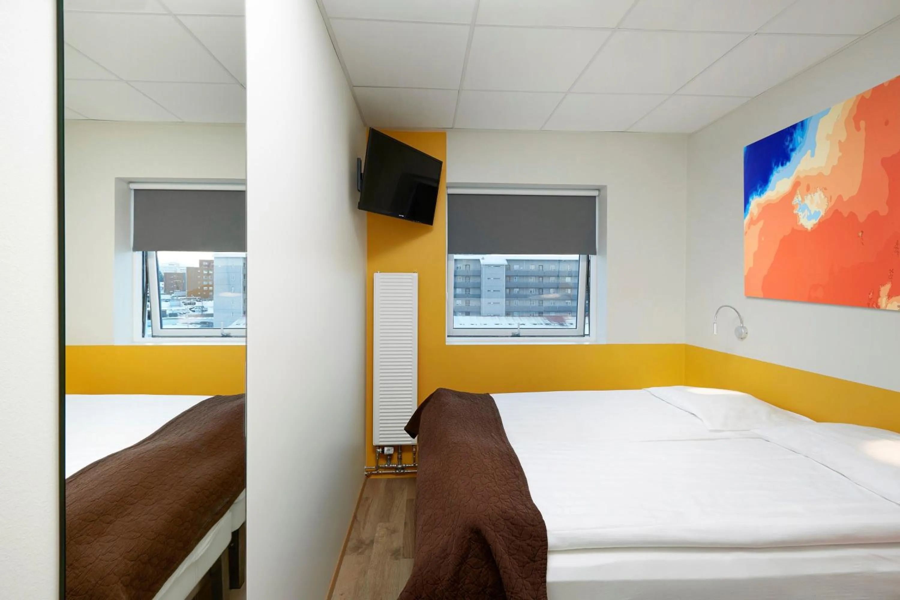 Bedroom, Bed in Hotel Cabin