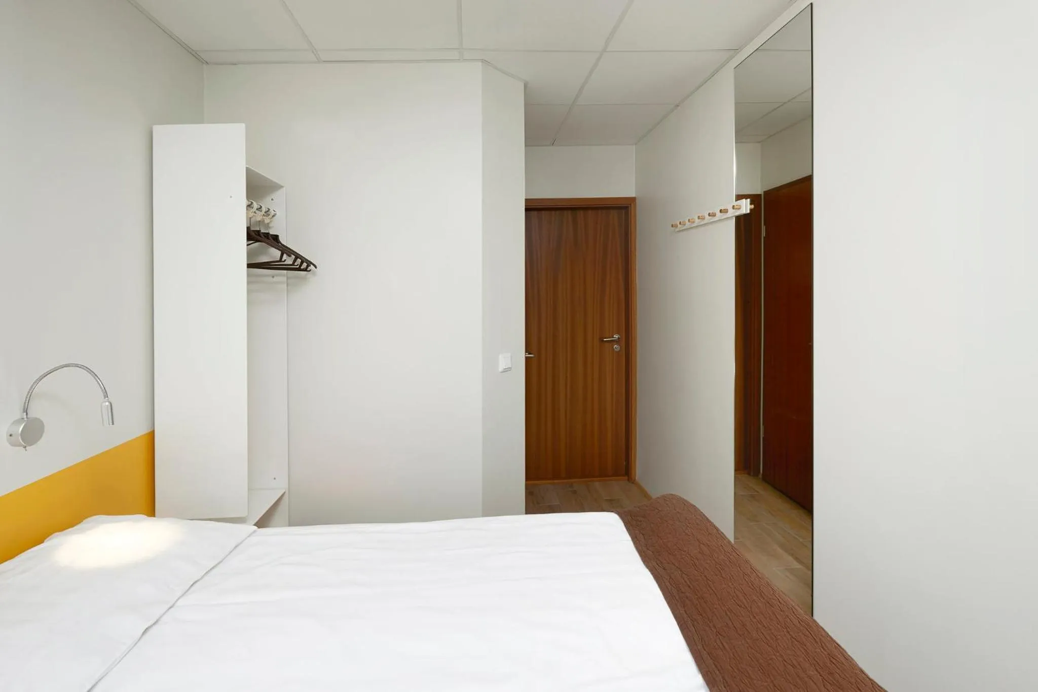 Bedroom, Bed in Hotel Cabin