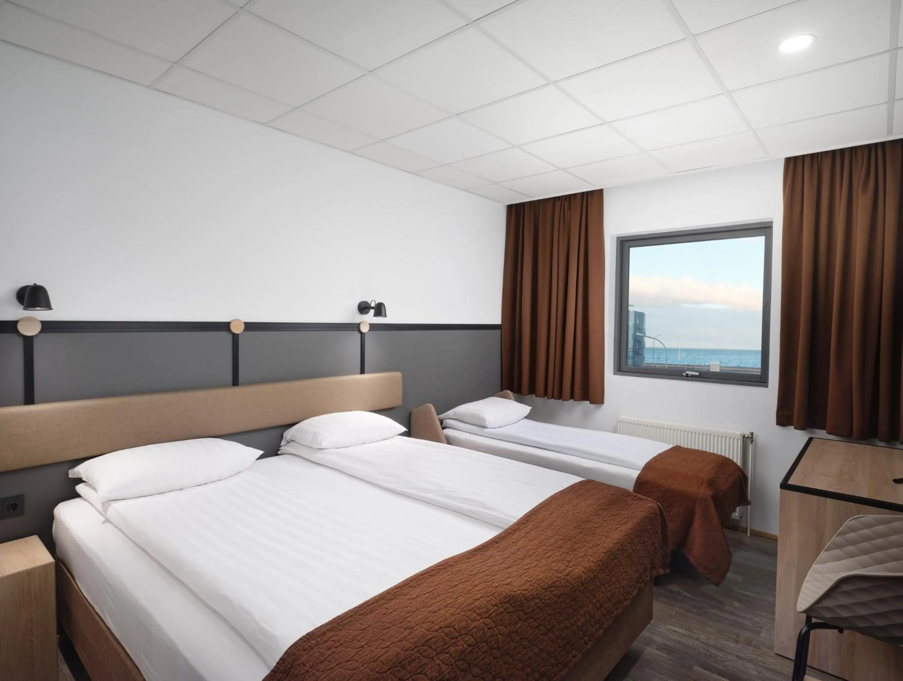 Bedroom, Bed in Hotel Cabin